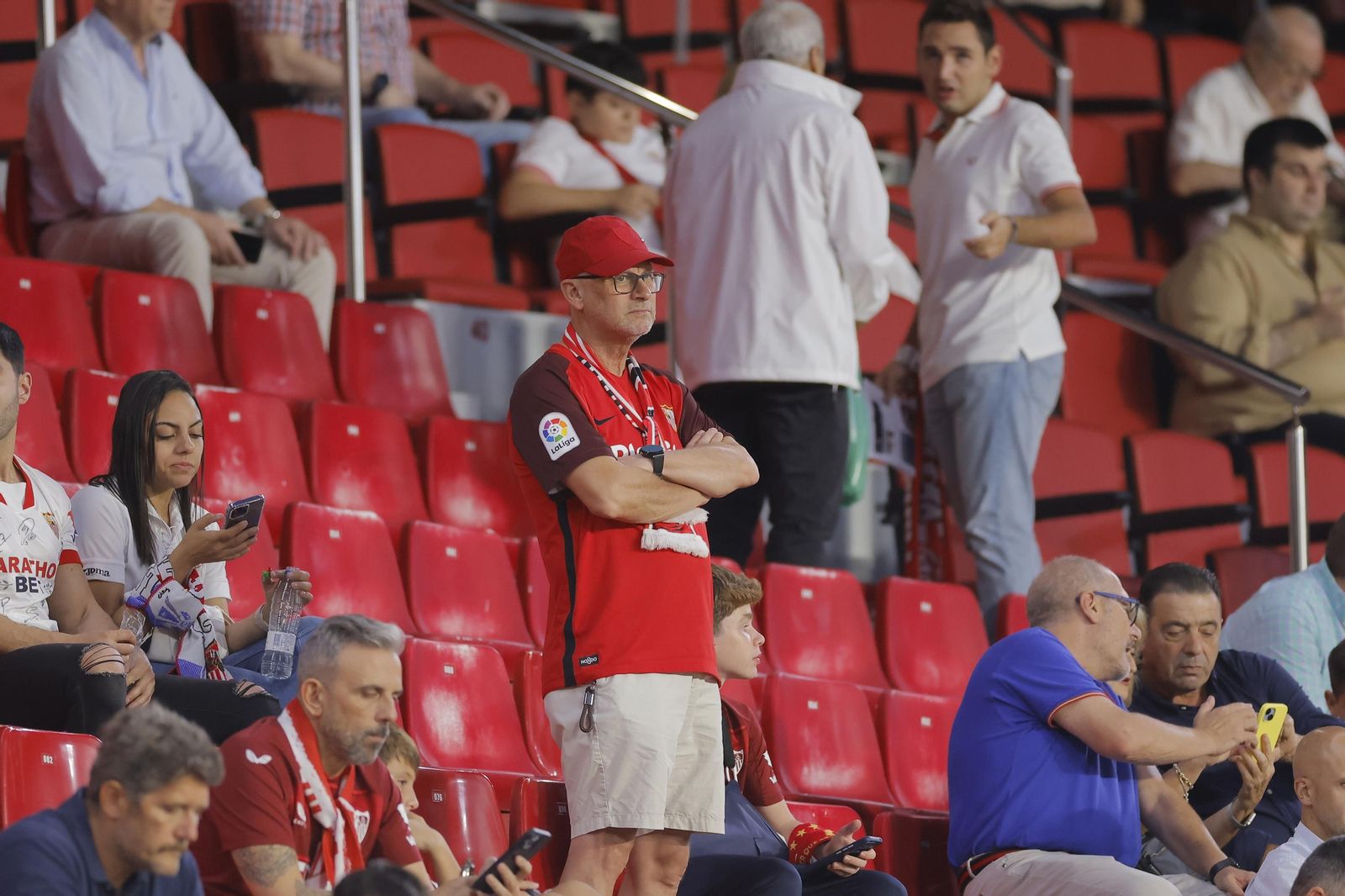 Búscate en las fotos del Sevilla-Lens