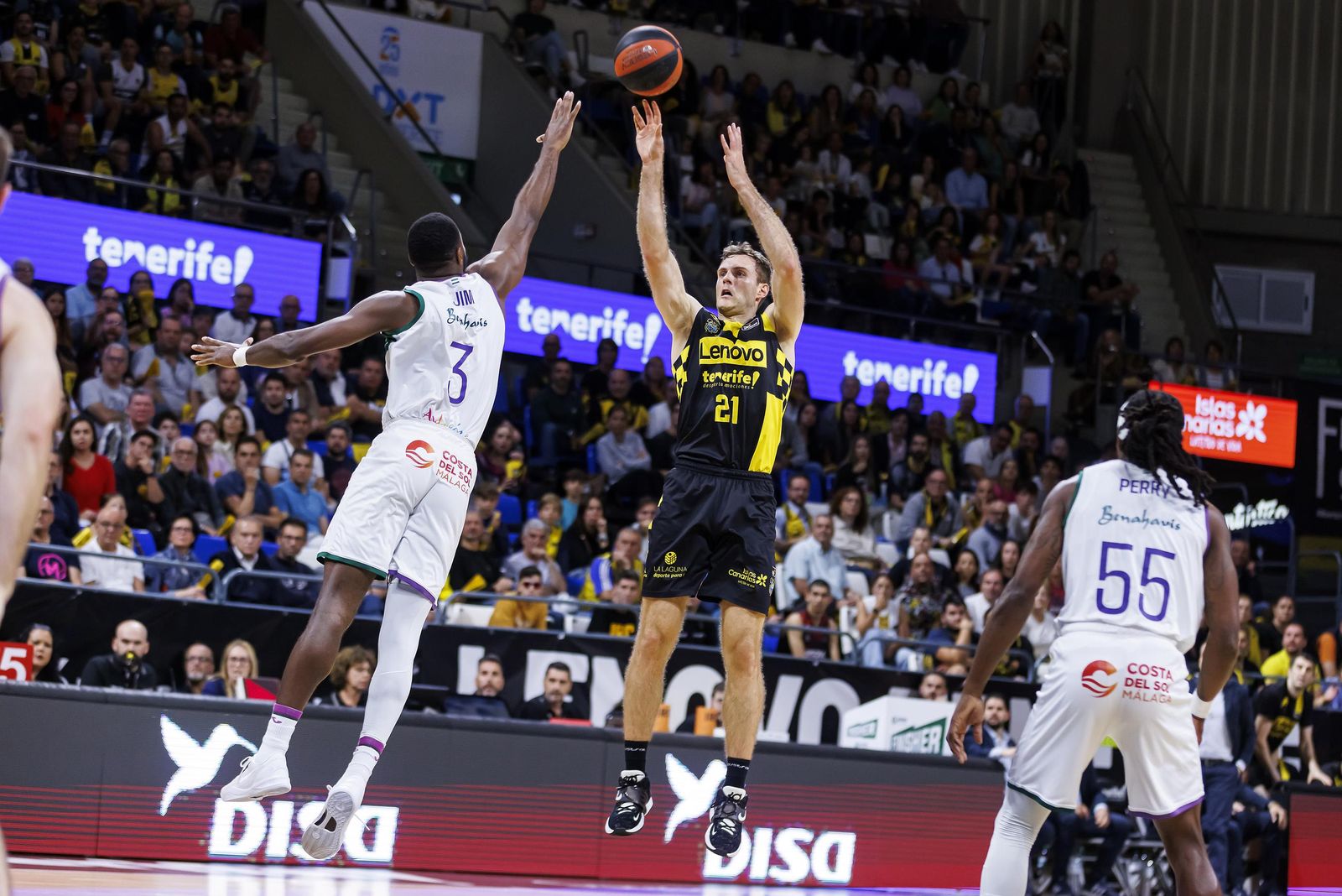 Melvin Ejim, sus cuatro años y seis títulos en Málaga