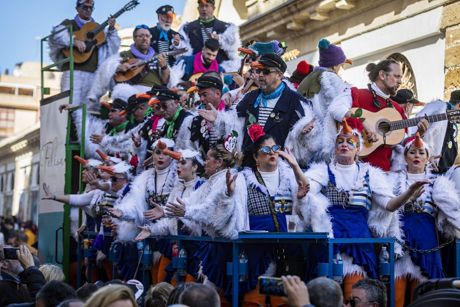 Las imágenes del Domingo de Piñata del Carnaval de Cádiz 2023.