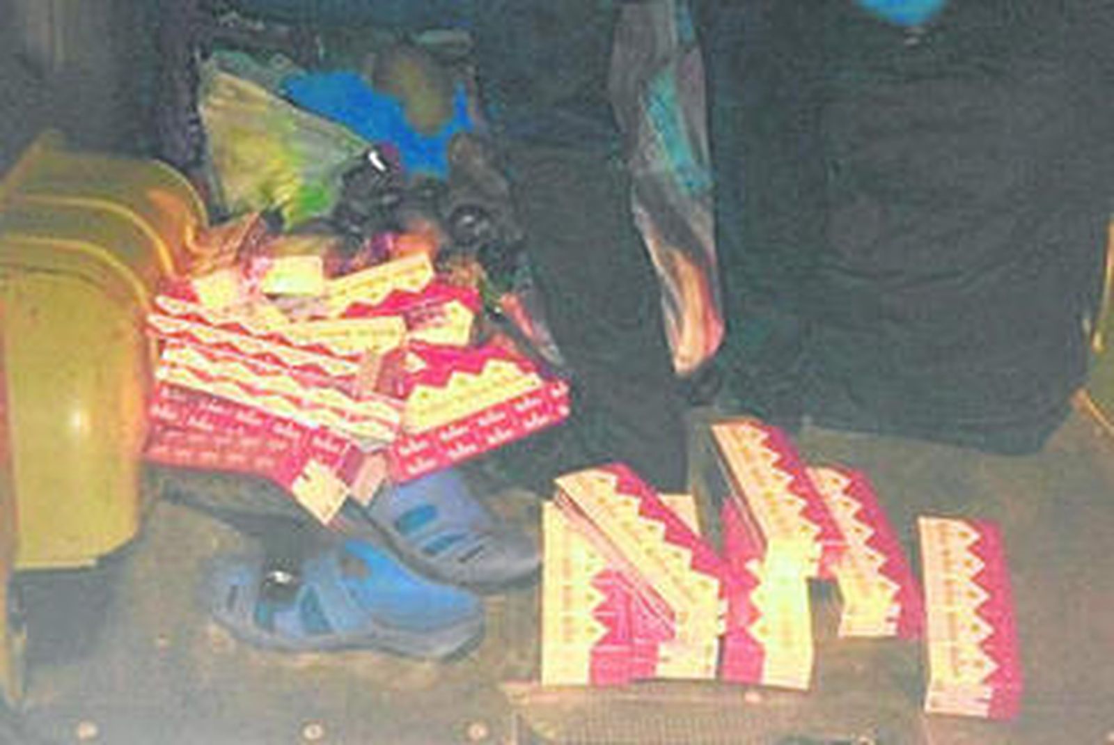 El tabaco incautado en una furgoneta en Tarifa.