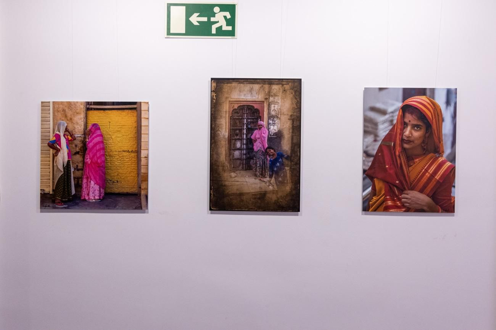 ‘Saris de seda, realidades desveladas’: una mirada fotográfica a la fuerza y dignidad de las mujeres de la India en los Baños Árabes de Jaén