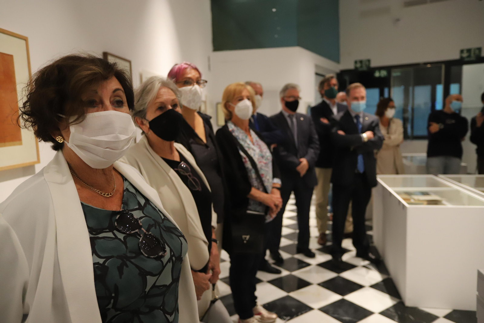 Las imágenes de la inauguración de la exposición 'Los Nuestros. Un puente de palabras'en el Comercial