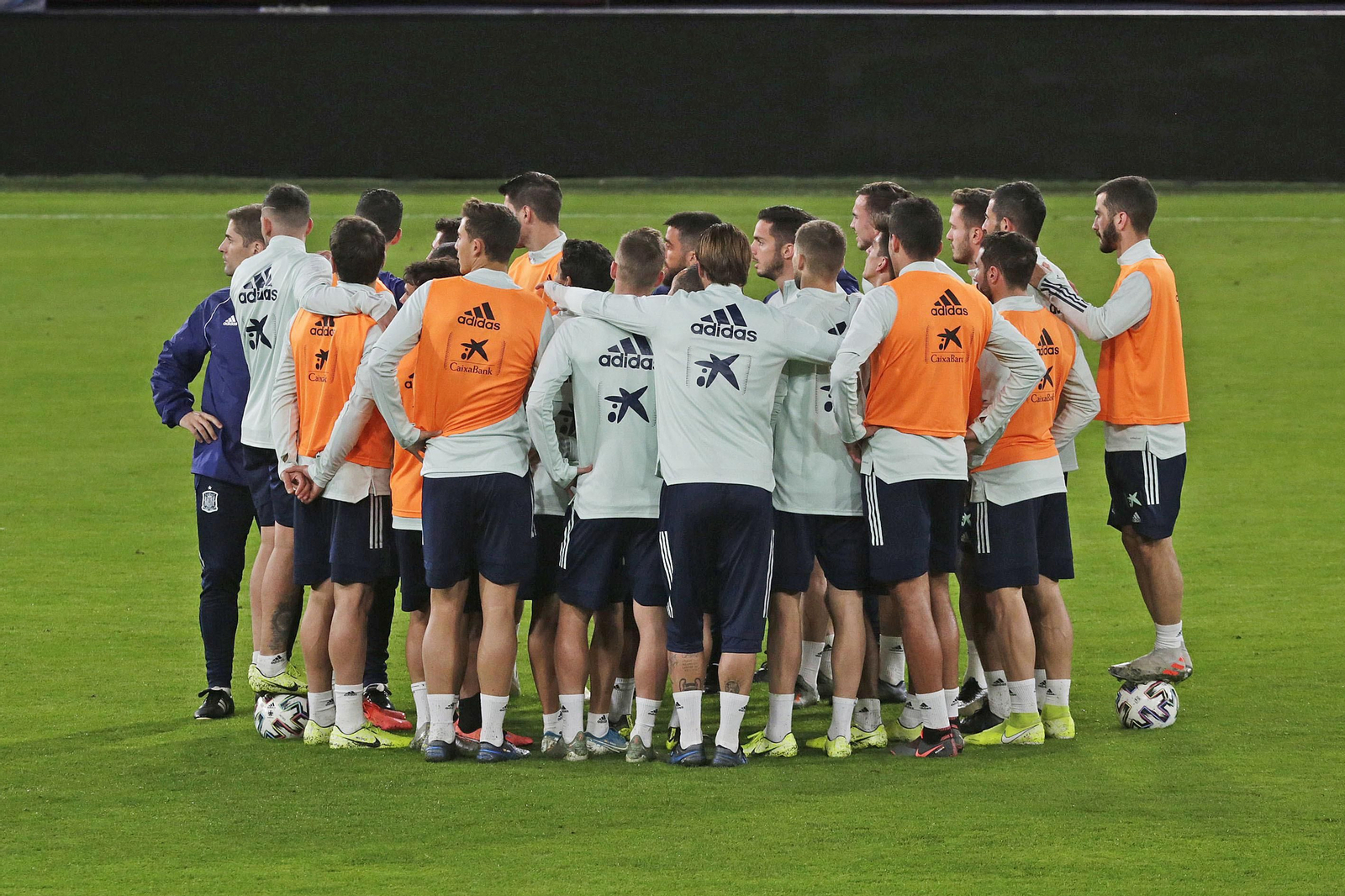 Imágenes de la selección española entrenando en el estadio Carranza