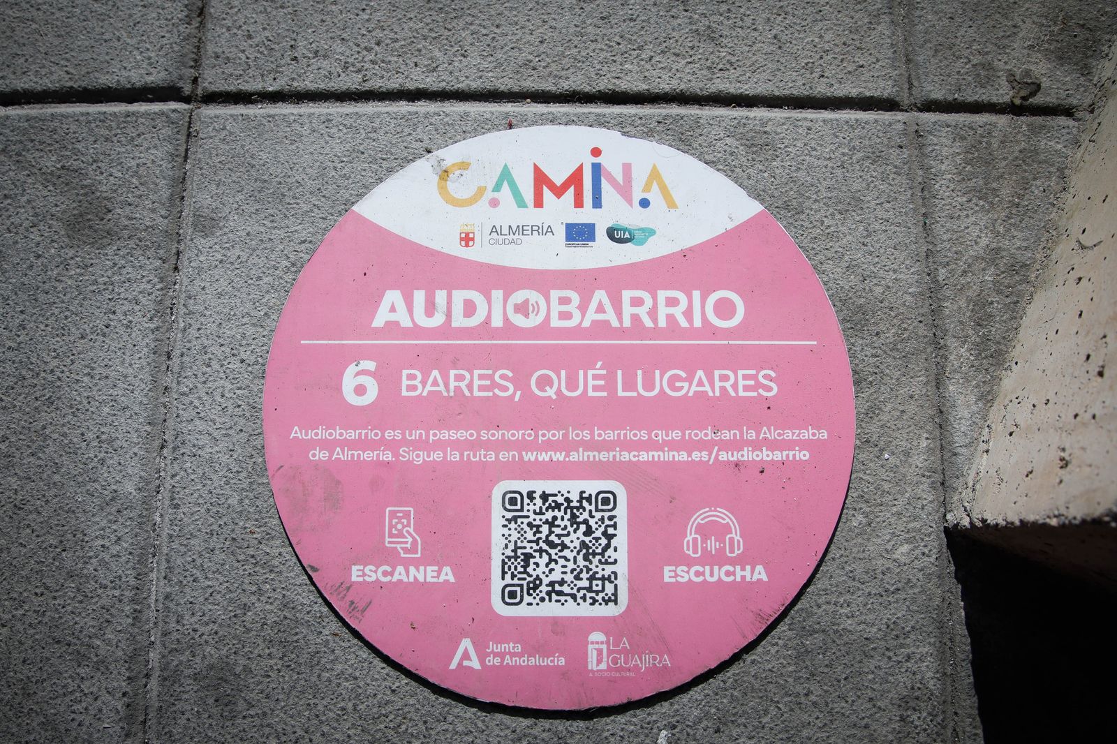 Imágenes de la inauguración sobre escultura ‘Familia Marinera’, del escultor Francisco Javier Galán, en homenaje a las familias de pescadores en Pescadería-La Chanca