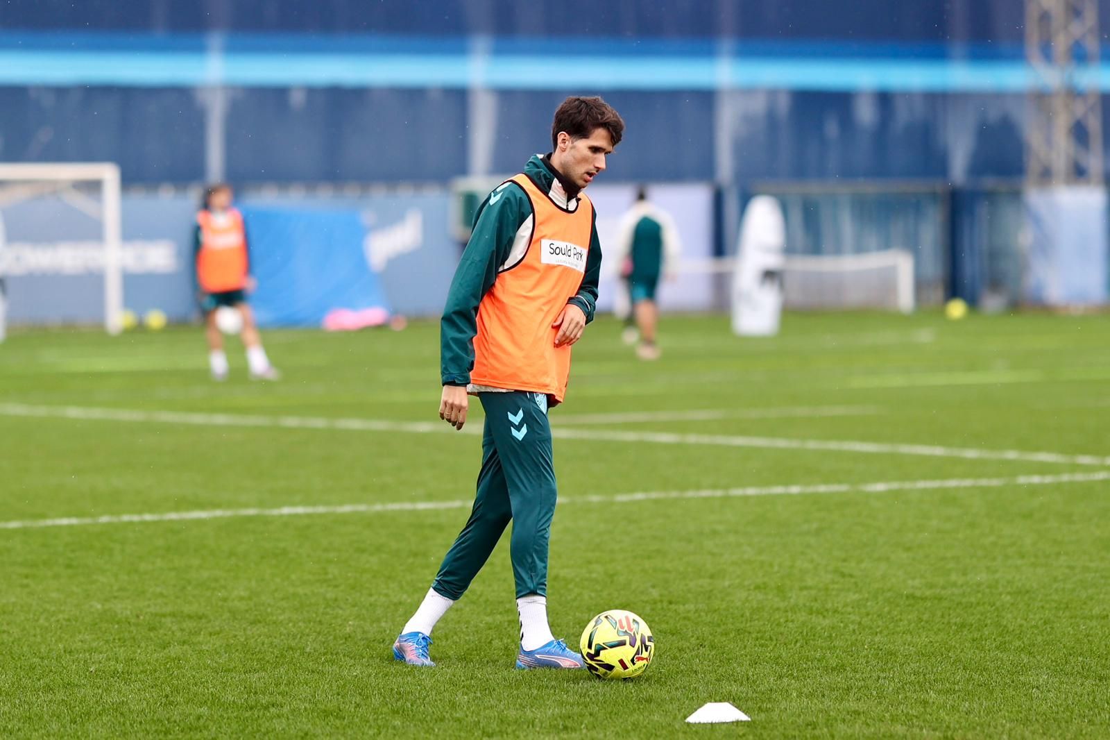 El Málaga CF ya juega el partido ante la Cultural Leonesa