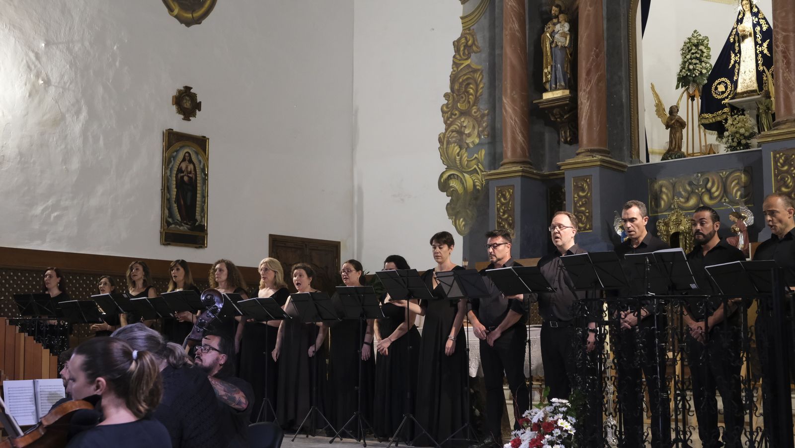 Imágenes de la actuación de Íliber Ensemble y el Coro Tomás Luis de Victoria en el XXI Festival de Música Renacentista y Barroca de Vélez Blanco