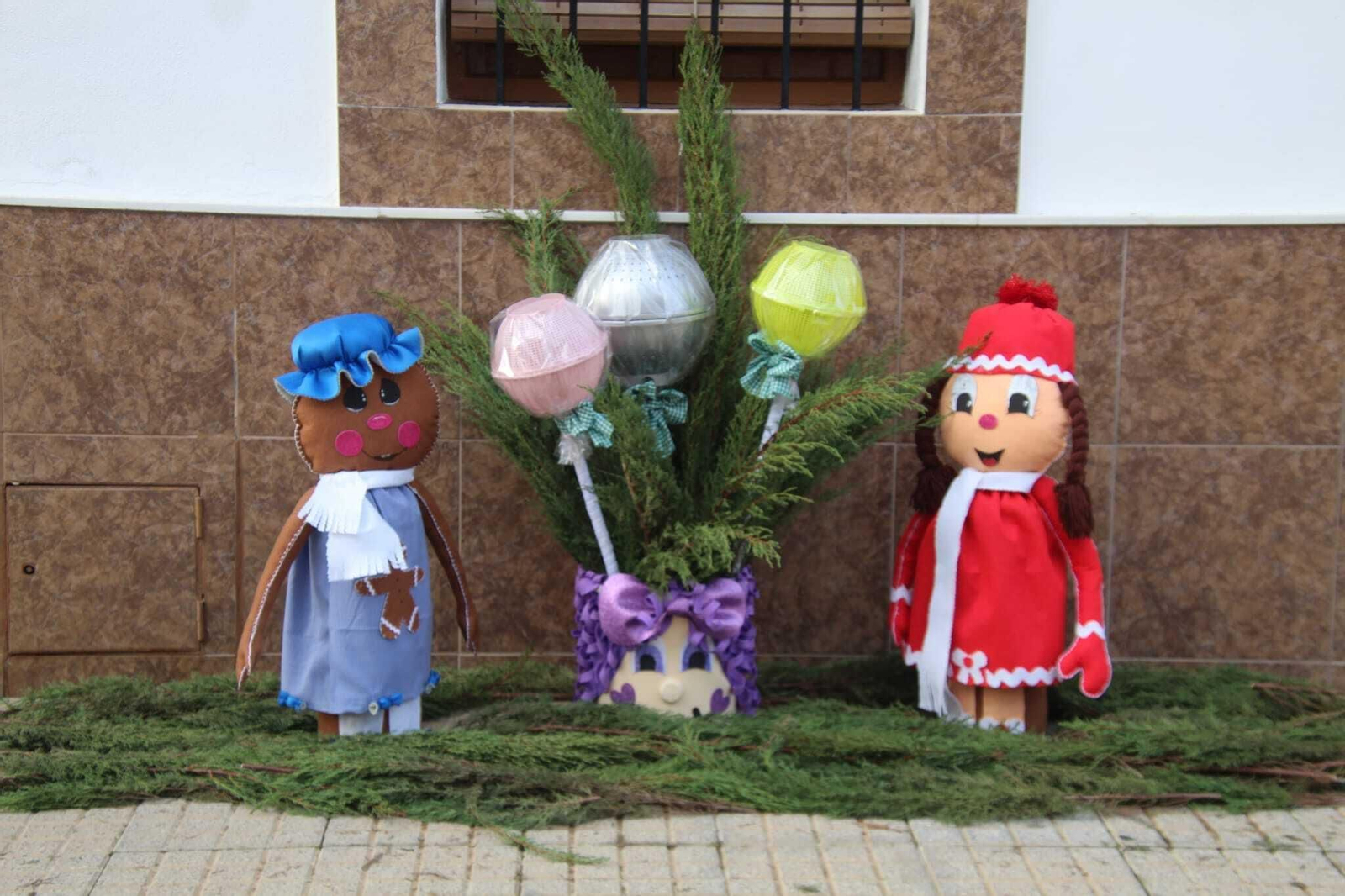Un paseo en fotografías por la Navidad de Villafranca, el pueblo de Córdoba del reciclaje y la imaginación