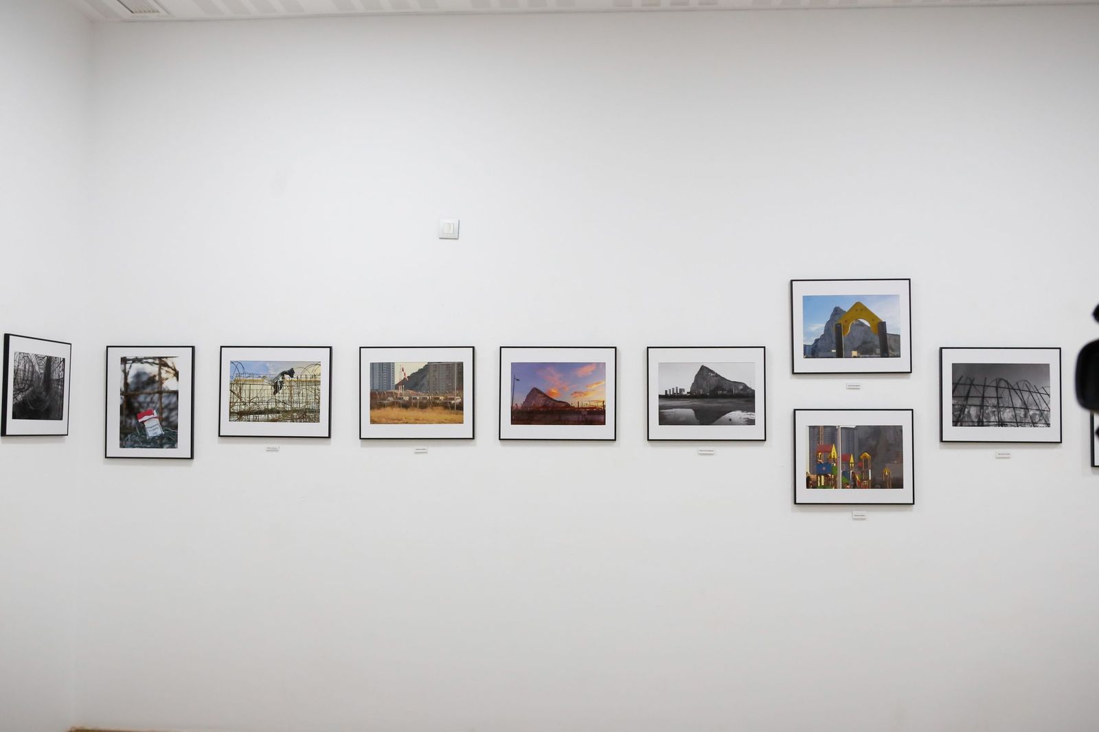 Fotos de la exposición de Infocus sobre la Verja de Gibraltar