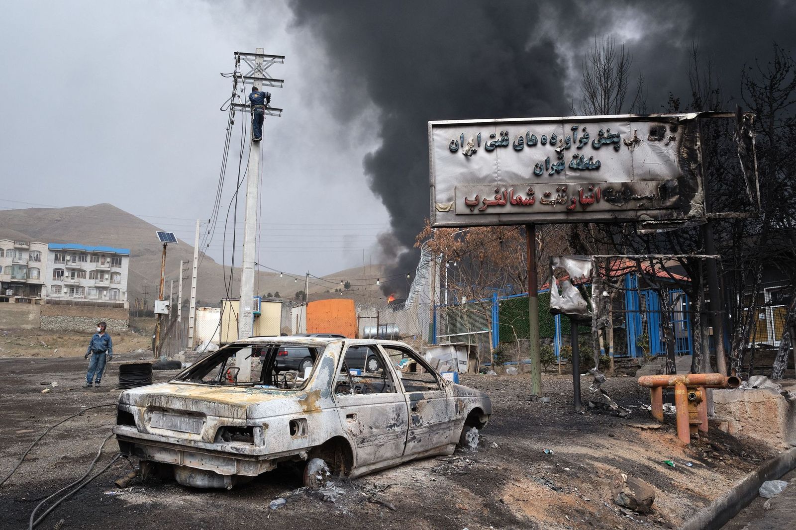 Galería gráfica: Teherán, bajo humo y ceniza tras los bombardeos sobre infraestructuras petroleras
