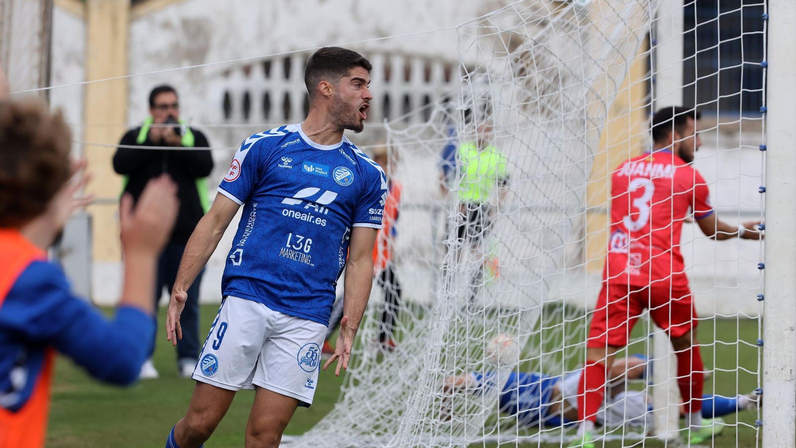 Abraham celebra su gol a la Deportiva Minera en Chapín. Abraham celebra su gol a la Deportiva Minera en Chapín.