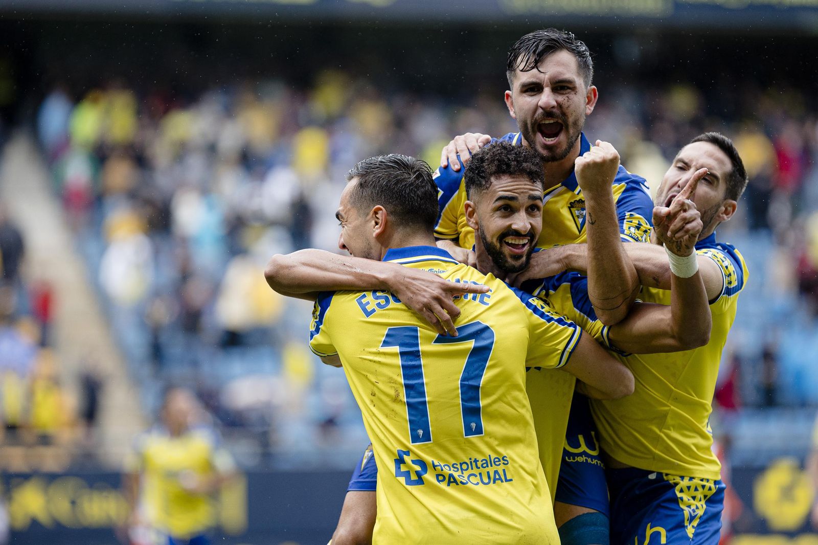 Chris Ramos celebra su tanto ante el Oviedo.