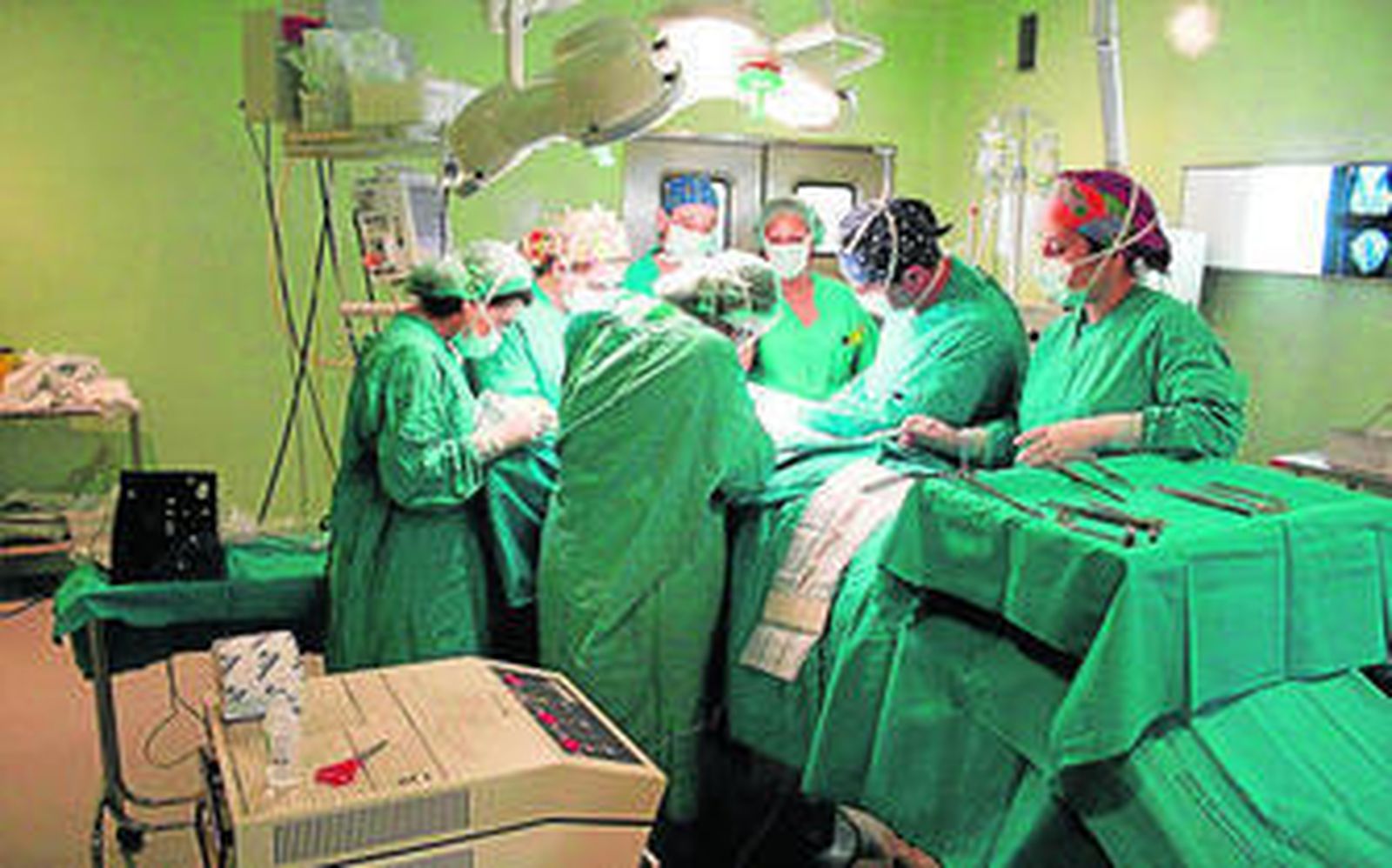 Entre los tres principales hospitales sevillanos suman 84 médicos bajo investigación.