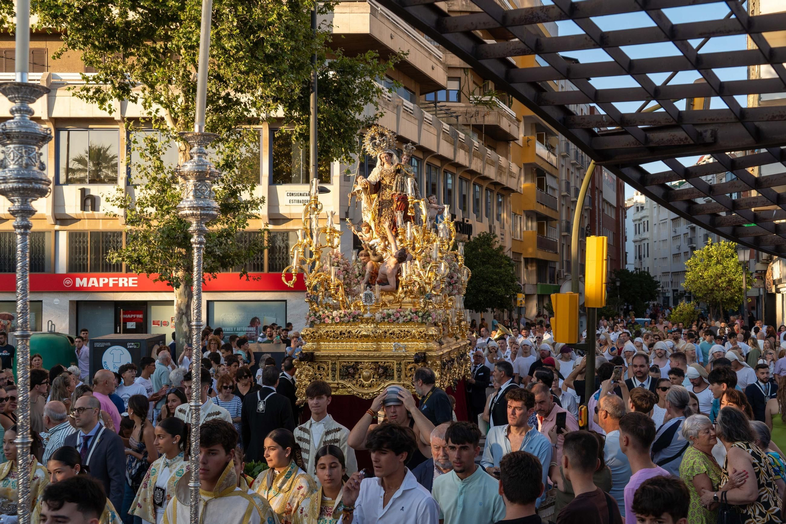 Imágenes de la procesión La Virgen del Carmen por las calles de Huelva