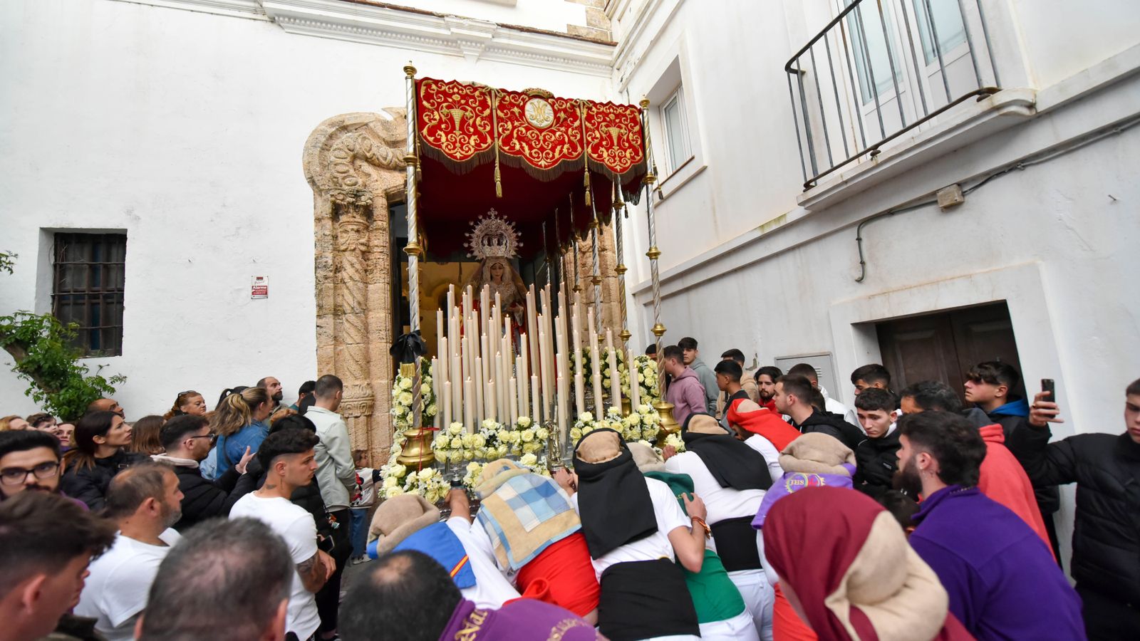 Fotos del Jueves Santo en Tarifa: Jesús Nazareno y María Santisima de la Paz