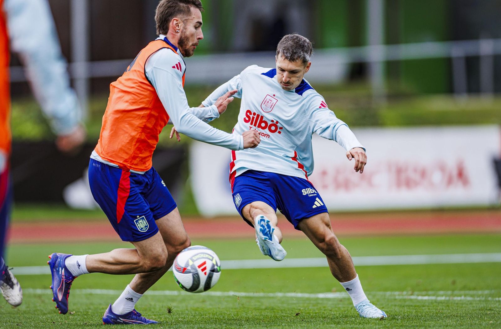 Bryan Zaragoza, con Mingueza.