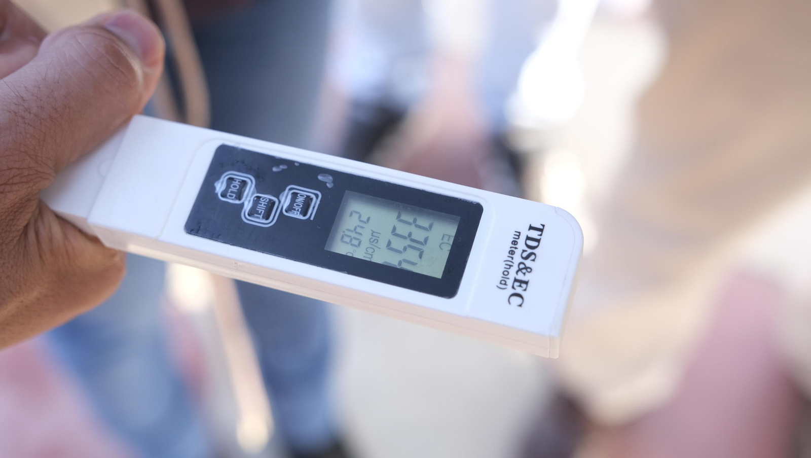 Concentración de los vecinos de Costacabana por los vertidos de agua al mar