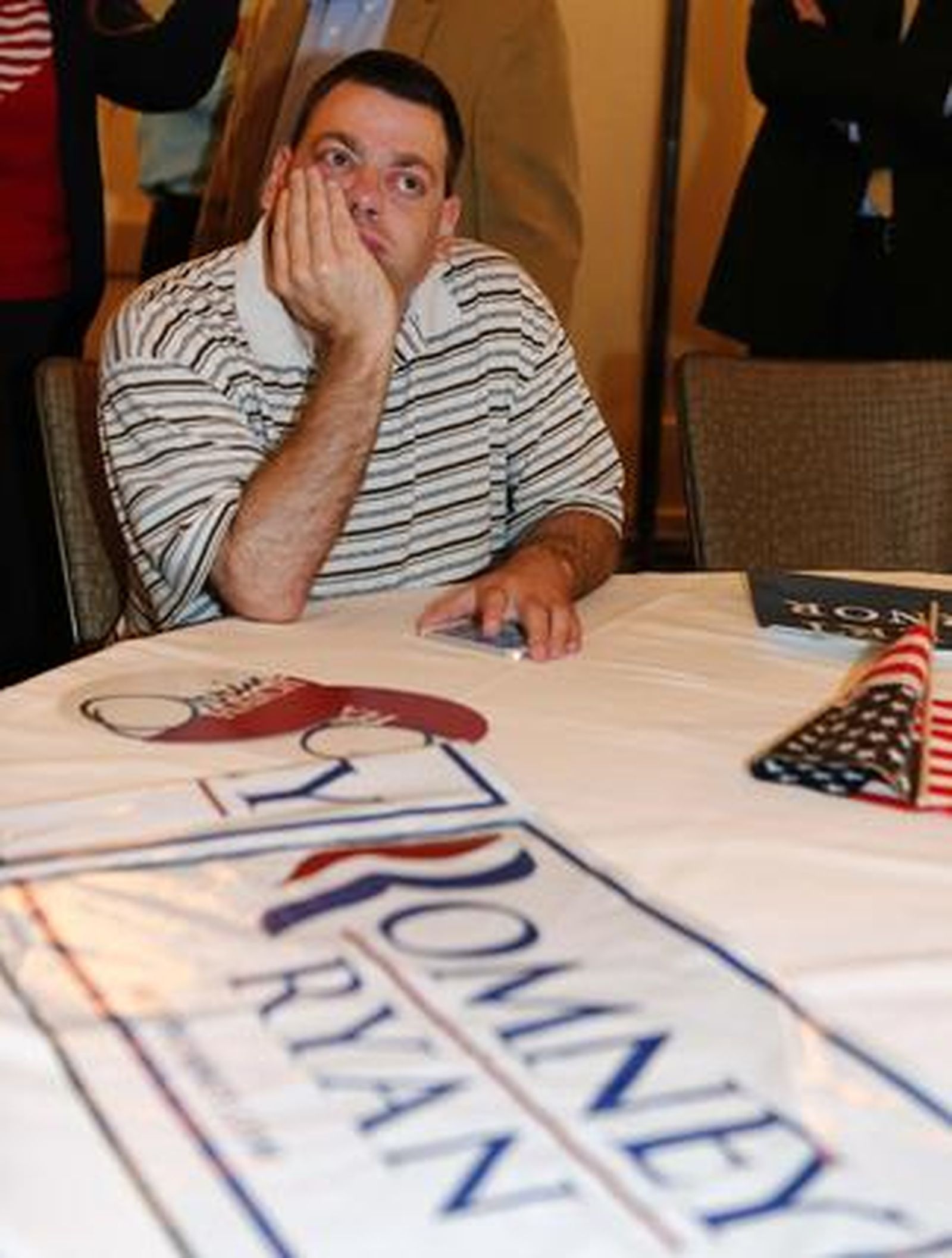 La alegría de Chicago contrasta con la de Boston: los votantes de Romney derrotados.

Foto: Reuters