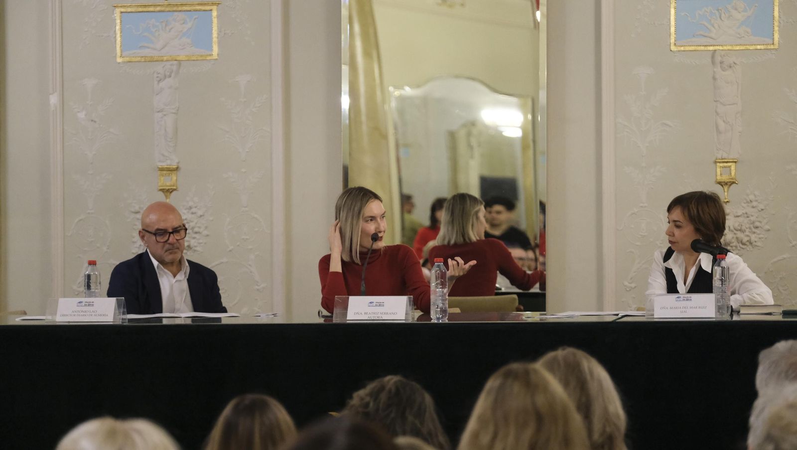 Imágenes del Diario de los Libros con la finalista del Premio Planeta 2024, Beatriz Serrano