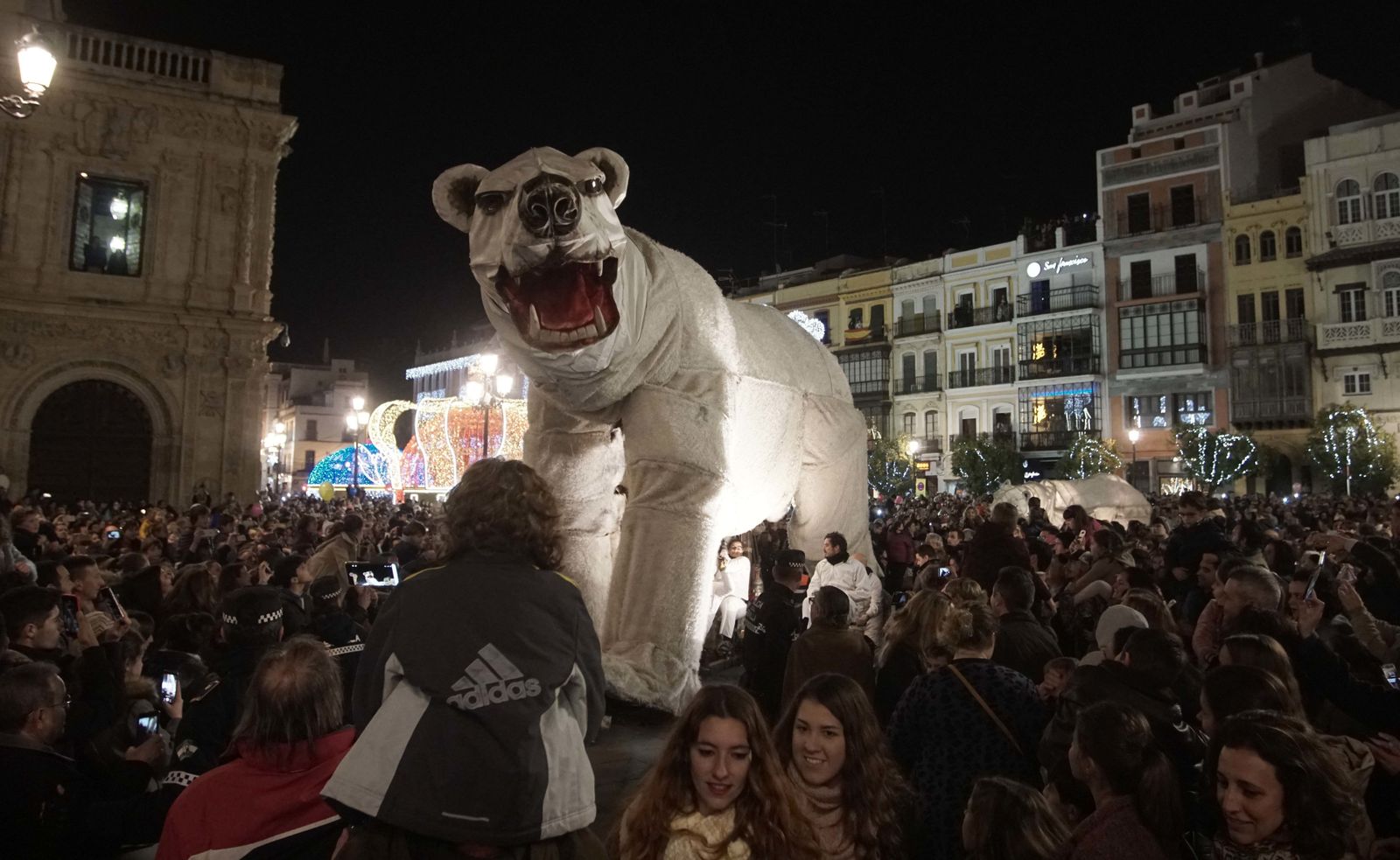 Los osos polares gigantes invaden Sevilla