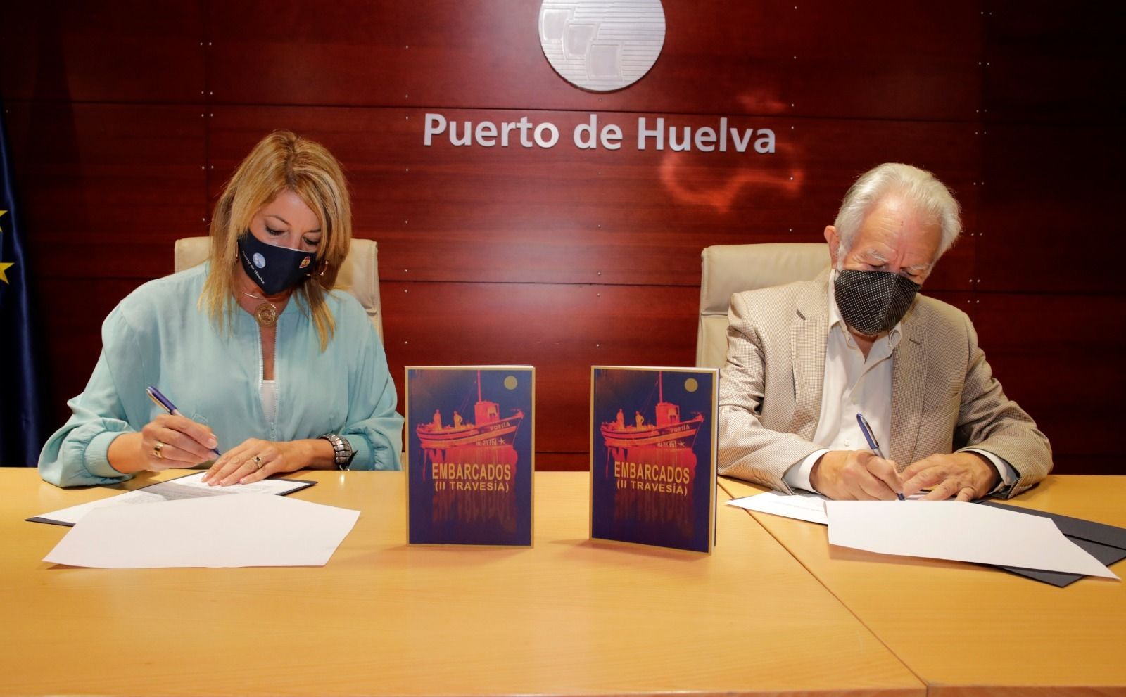 Pilar Miranda y Jaime de Vicente durante la firma del convenio.