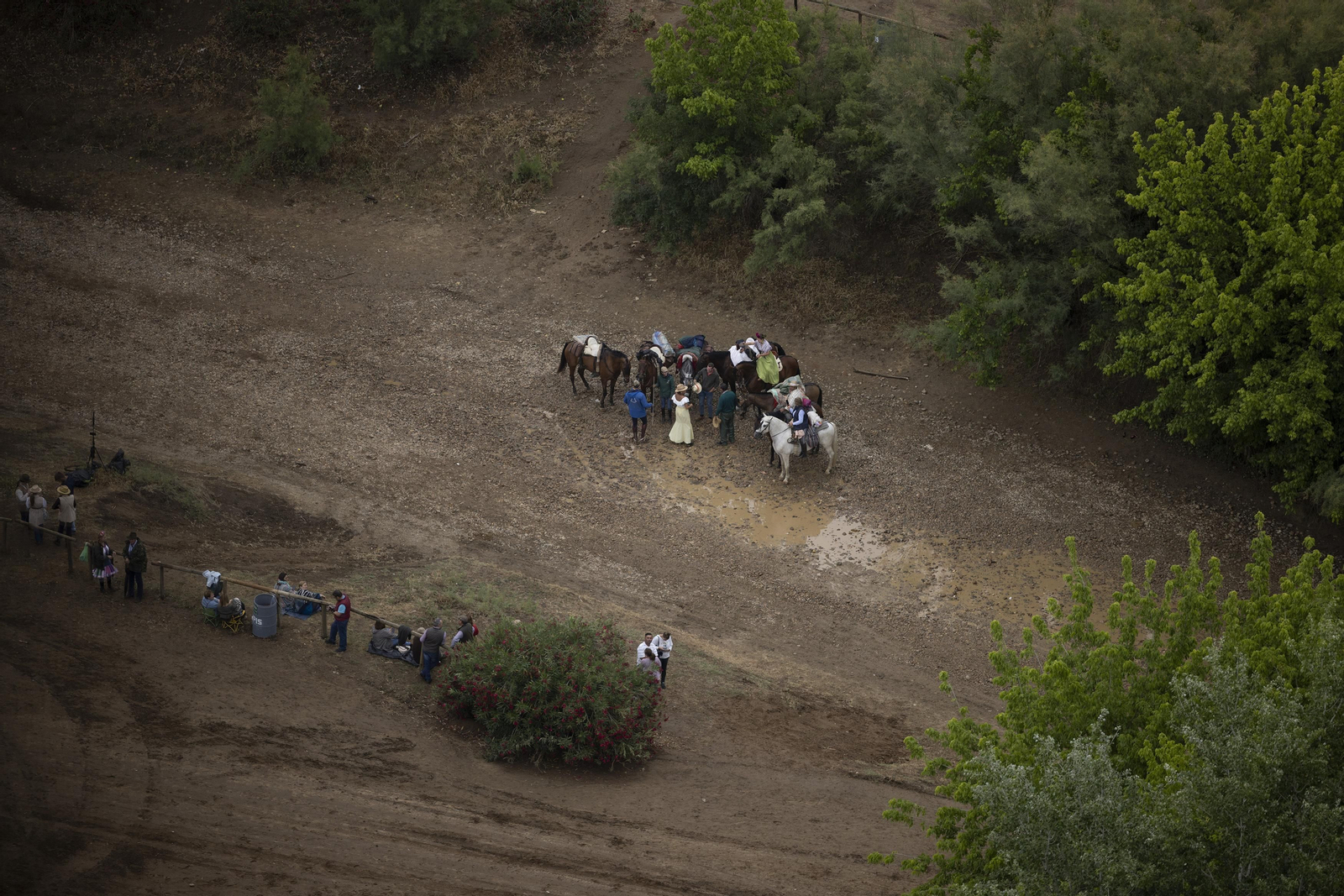 Las impresionantes fotos del camino del Rocío, desde el helicóptero de la Guardia Civil