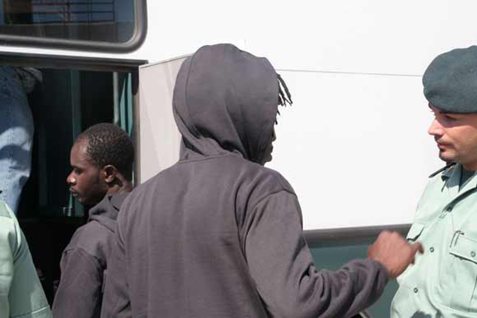 Los inmigrantes, entre los que se encontraba dos menores y dos embarazadas, pretendía cruzar el Estrecho a bordo de una zodiac

Foto: Shus Teran