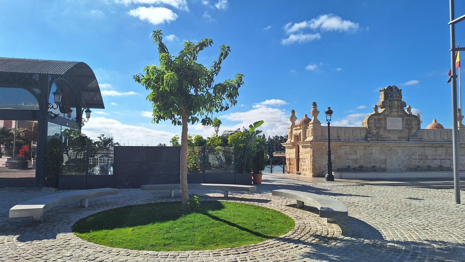 La asociación pide realzar y proteger la Fuente de Las Galeras y regular las concesiones sobre el uso del espacio público ganado con el nuevo paseo fluvial.