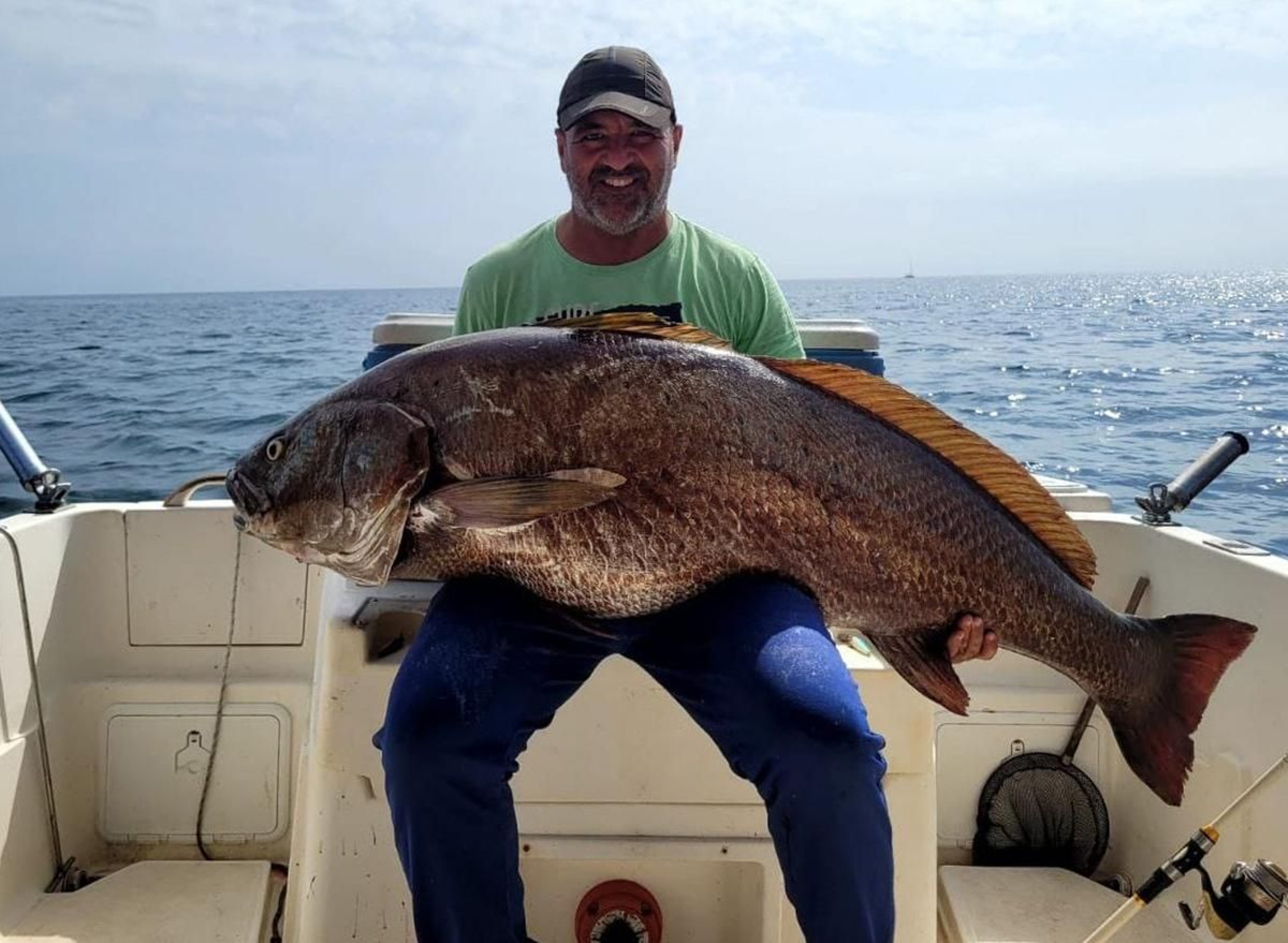 Daniel Domínguez muestra su enorme captura