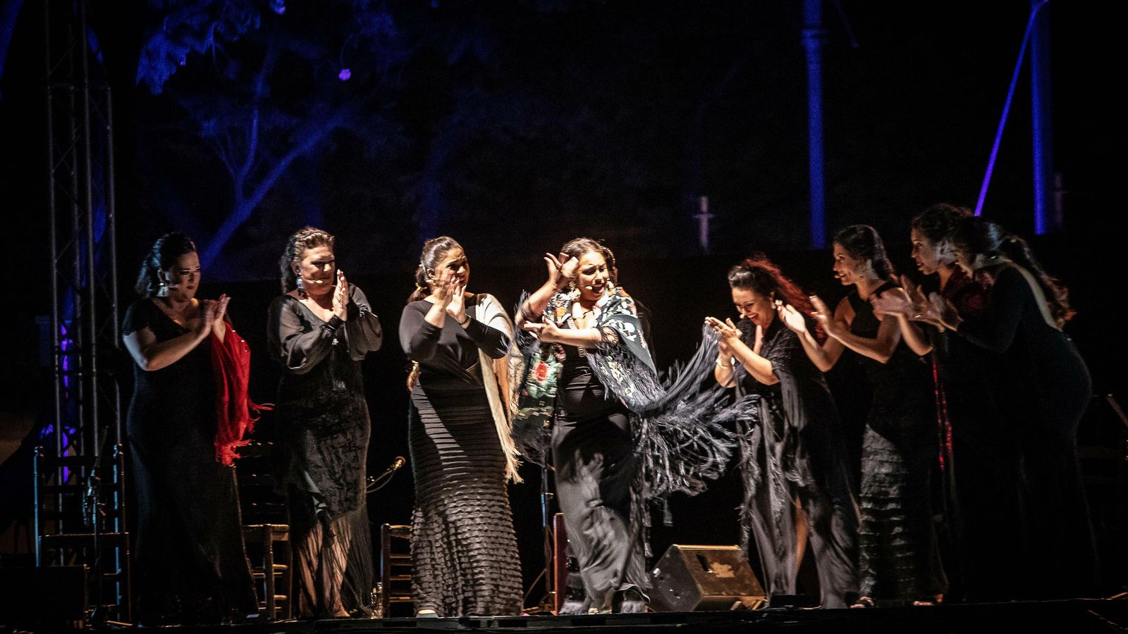 María Terremoto y el resto de mujeres del elenco.