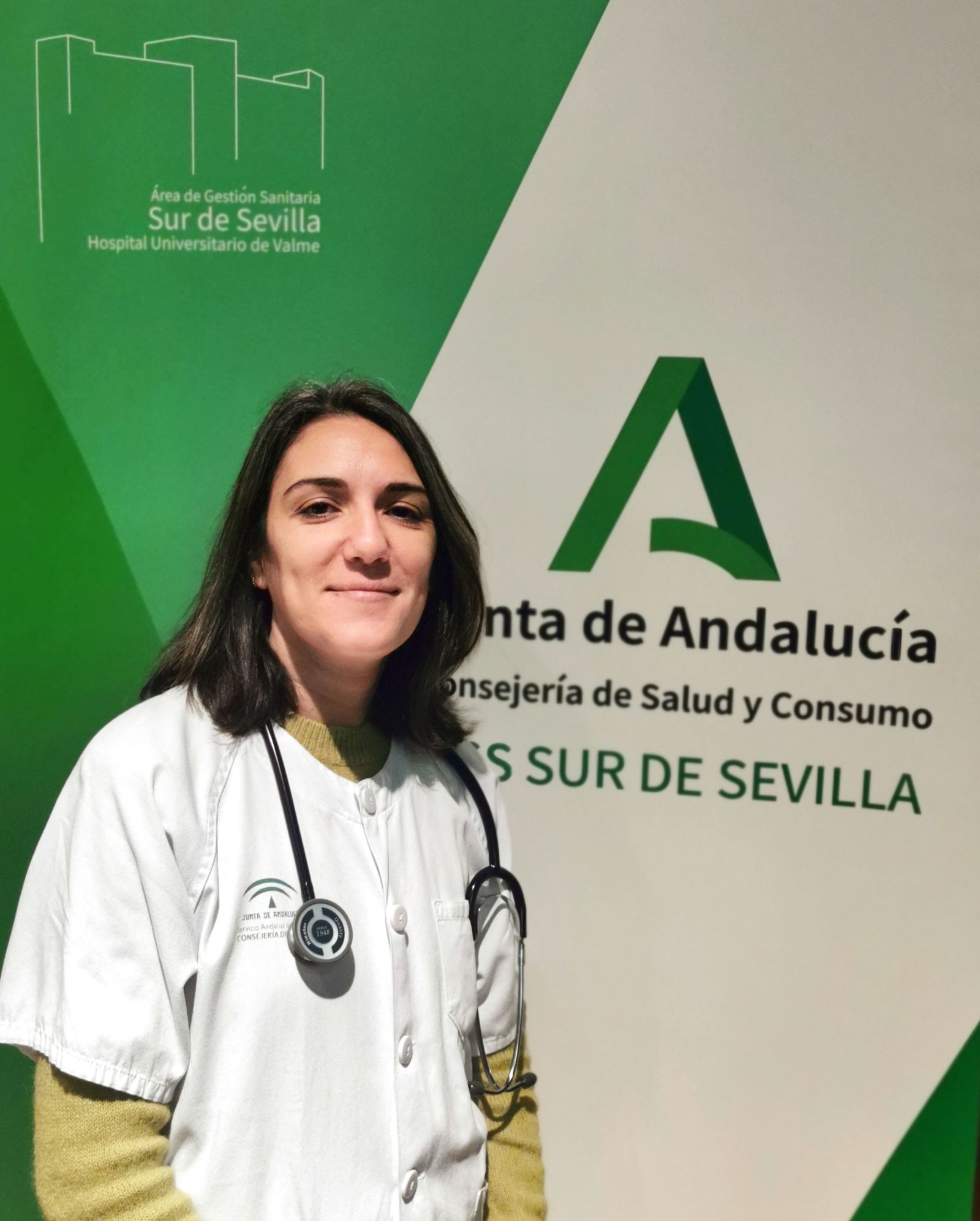 La facultativa de la Unidad de Riesgos Laborales y Salud Laboral, Ludovica de Vincenzi, coordinadora de la comunicación premiada en el evento científico celebrado.
