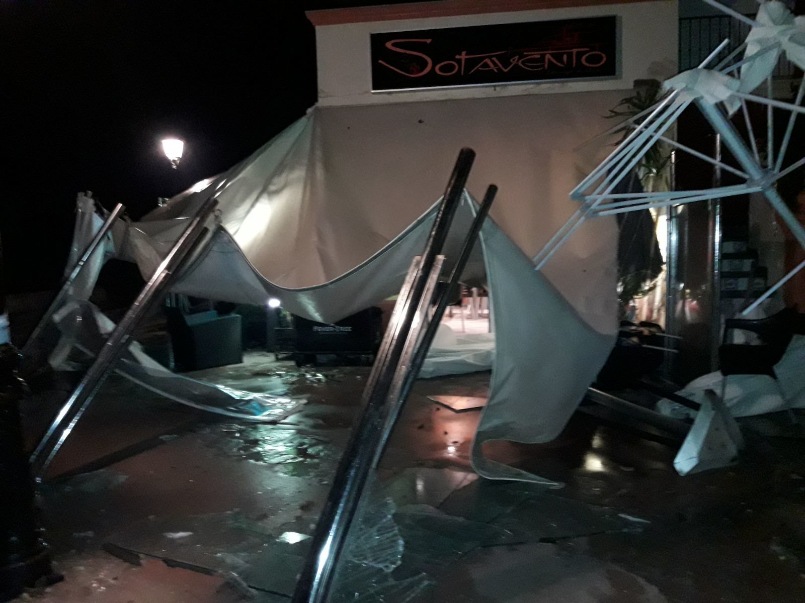 Un tornado causa estragos en Puerto Sherry