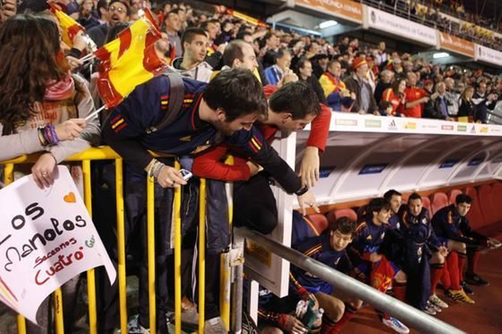 Los aficionados de la selección se volcaron con los jugadores en Granada.

Foto: Maria de la Cruz / Lucia Rivas