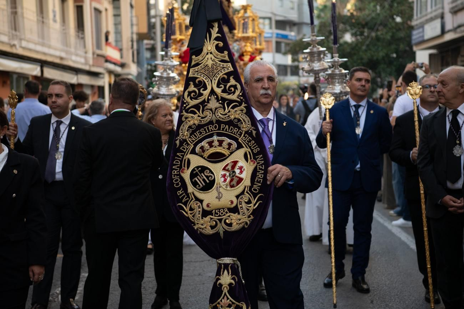 El pueblo de Jaén abraza con solemnidad a El Abuelo en la Magna, en imágenes
