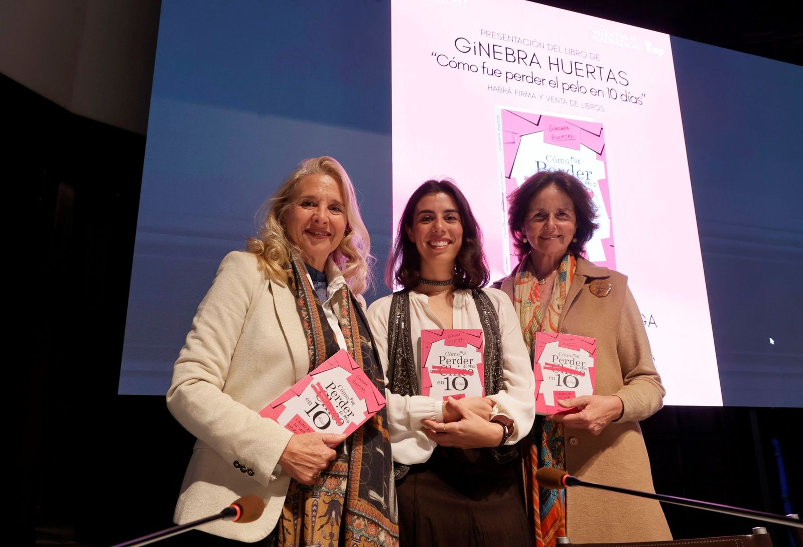 Ginebra Huertas, en el centro, durante un momento de la presentación del libro en la Fundación Valentín de Madariaga.