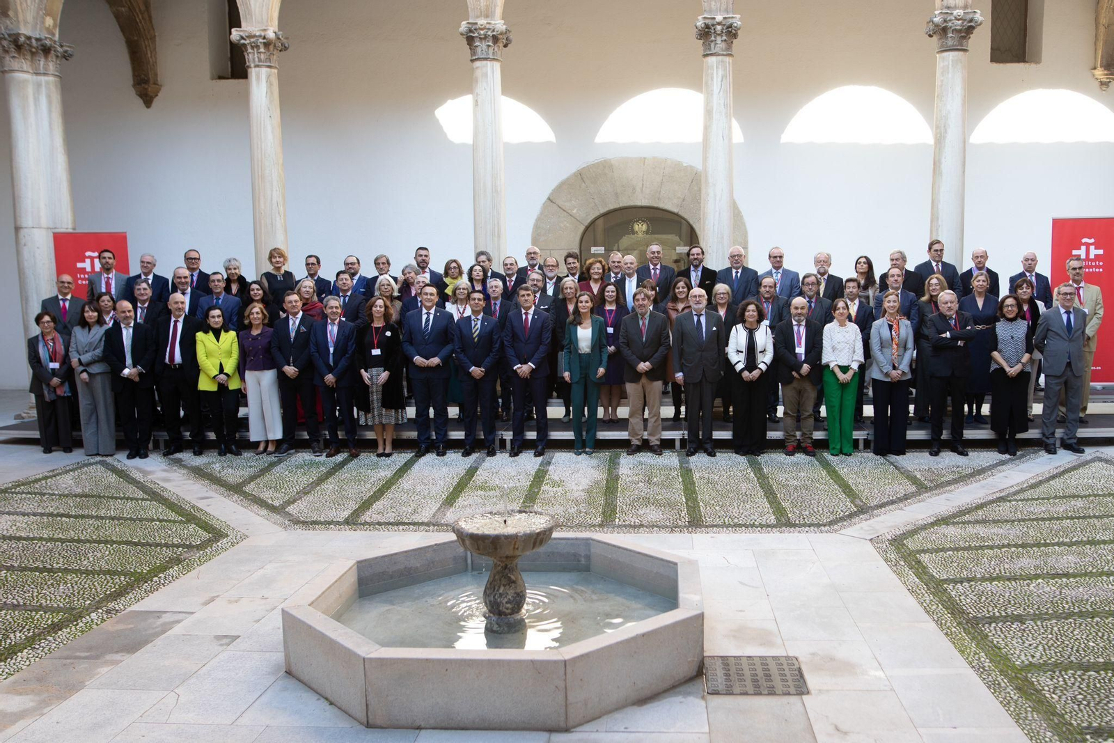 Doña Letizia inaugura la reunión anual de directores del Instituto Cervantes en Granada