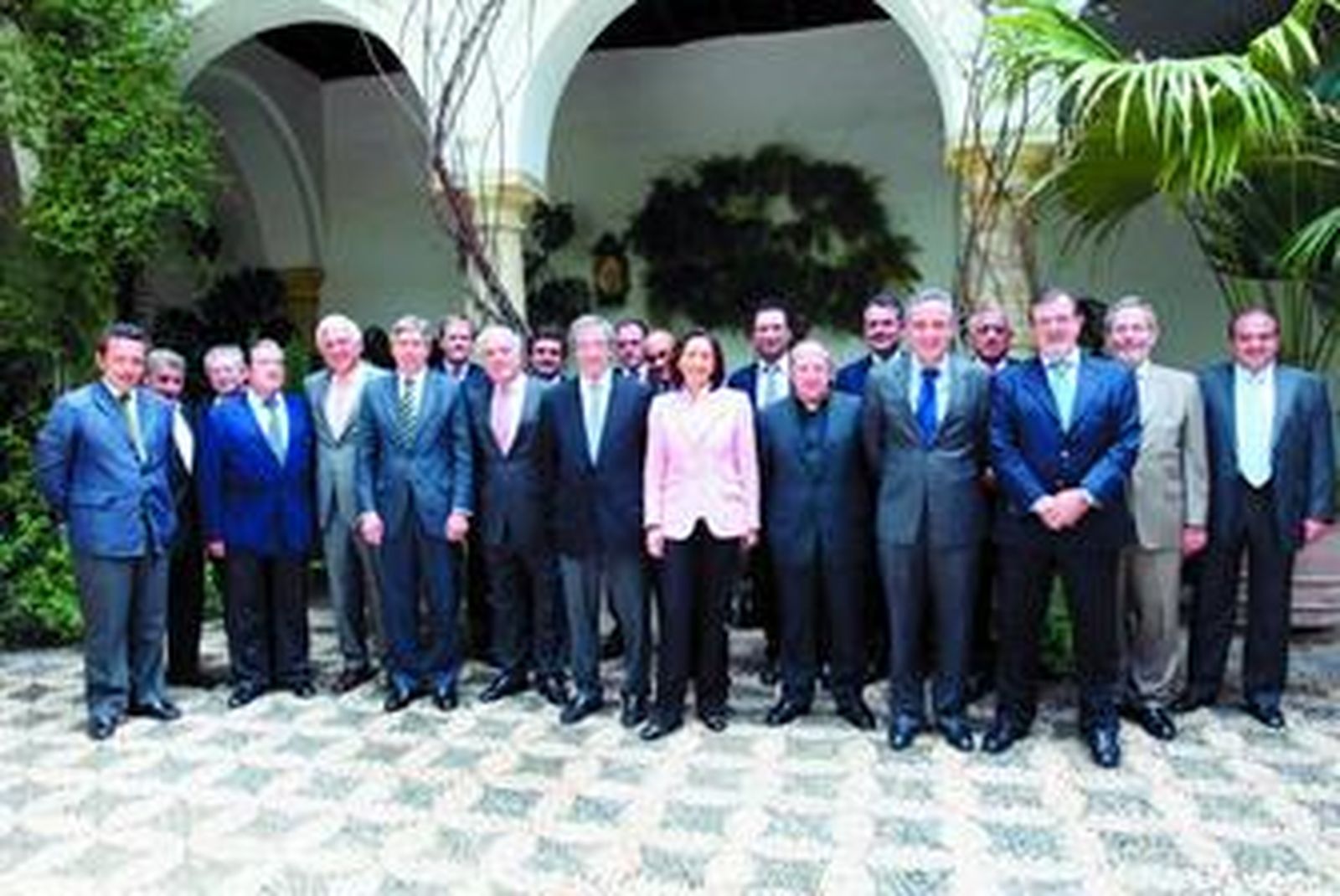 El consejo regional de Telefónica se reunió ayer con la alcaldesa de Córdoba y el presidente de Cajasur.