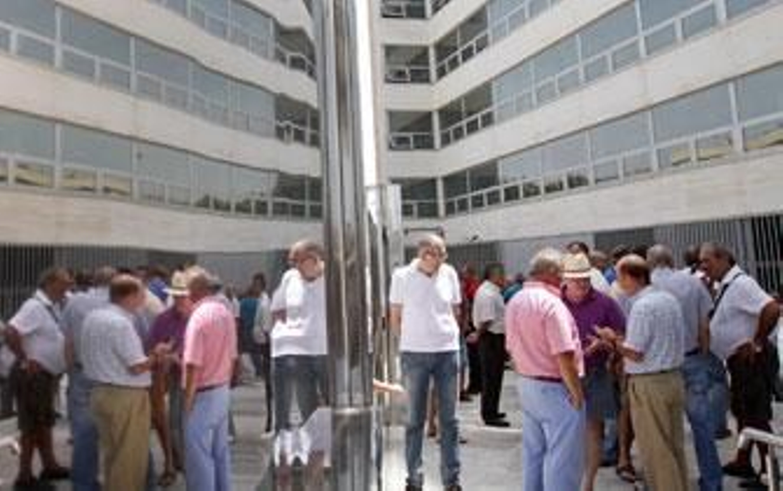 Los prejubilados de Jerez desconfían de una pronta solución a los impagos