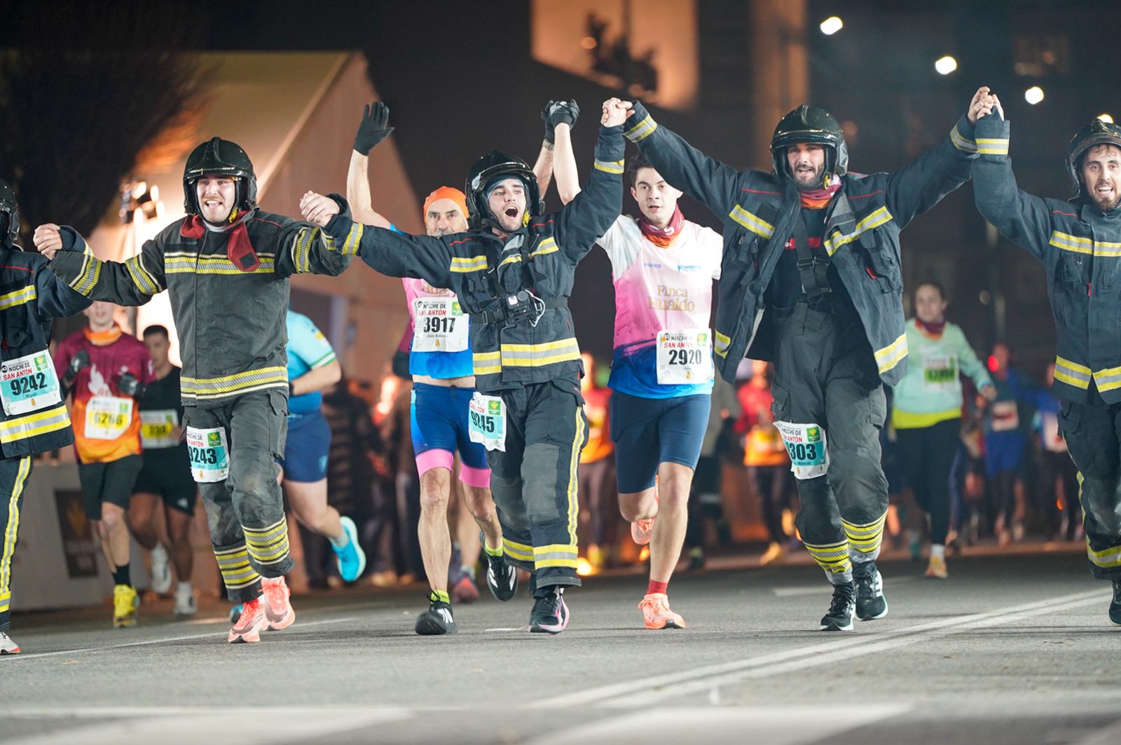 En imágenes: búscate en tu llegada a meta de la Carrera de San Antón 2026 (11)