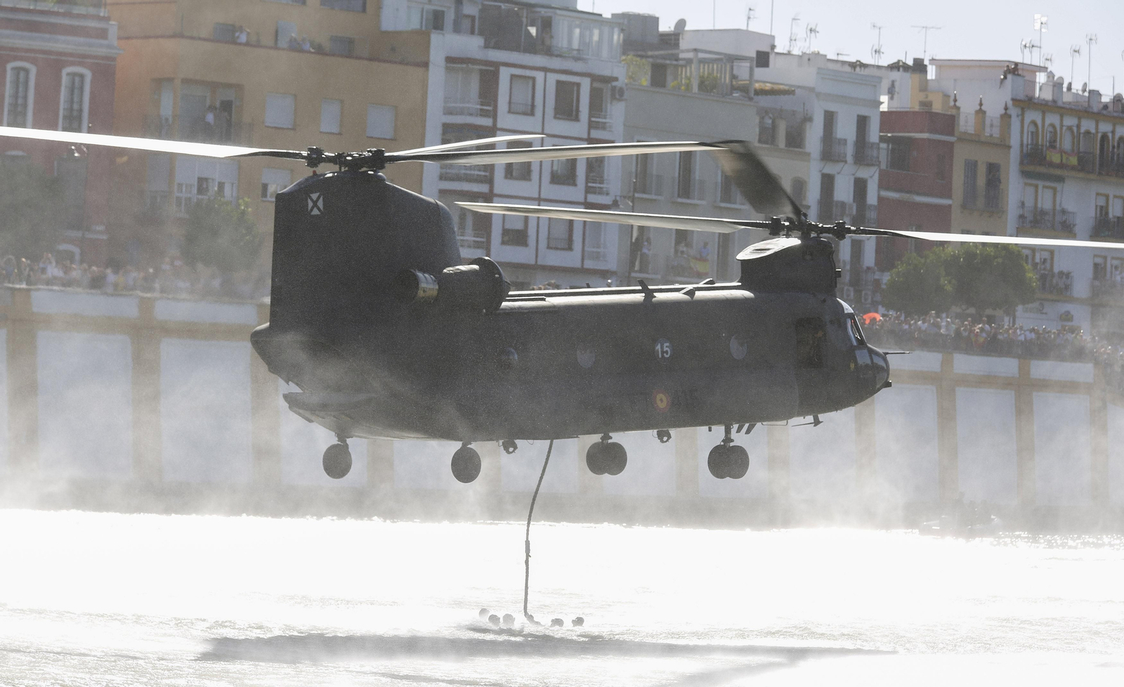 La demostración del Ejército en el Guadalquivir