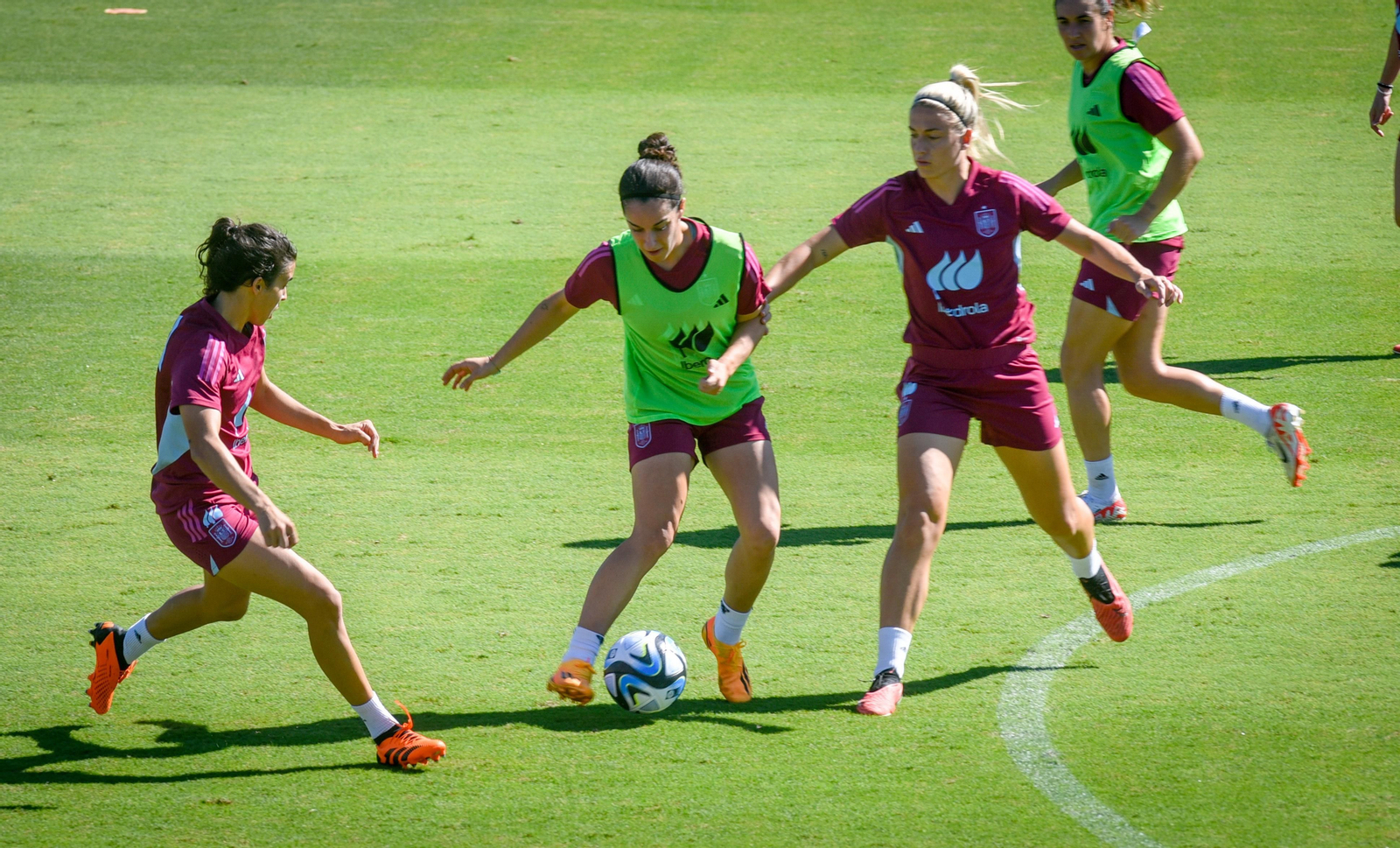 El entrenamiento de la Selección Española Femenina, en imágenes