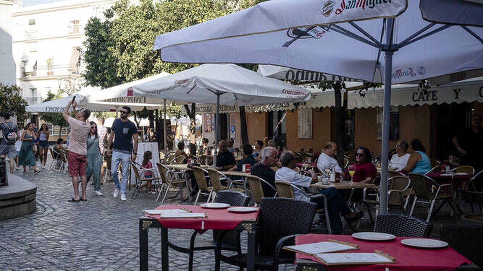 Terrazas en la plaza de San Francisco de Cádiz