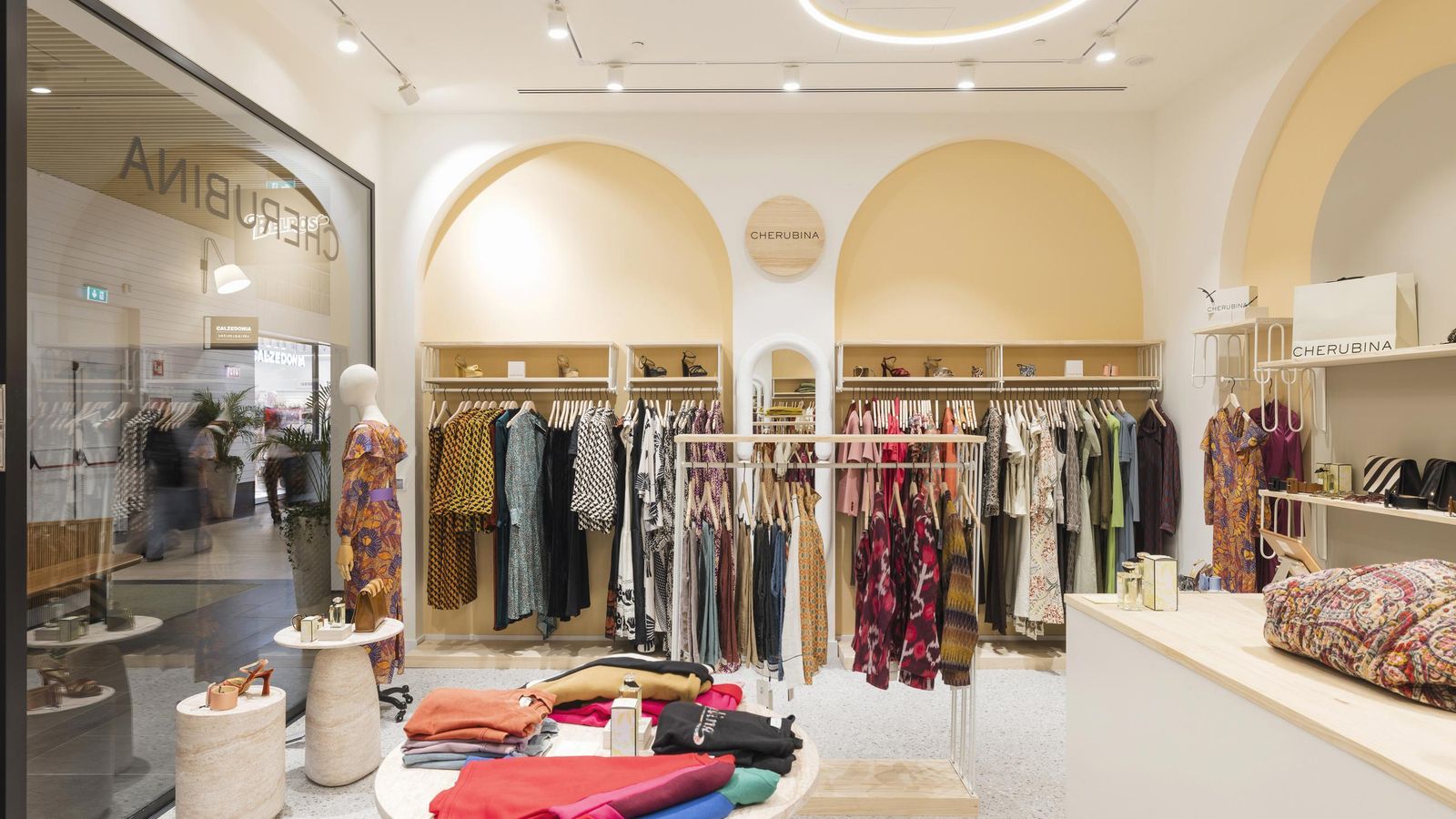 El interior del nuevo espacio de Cherubina y Panambi en Sevilla Fashion Outlet.