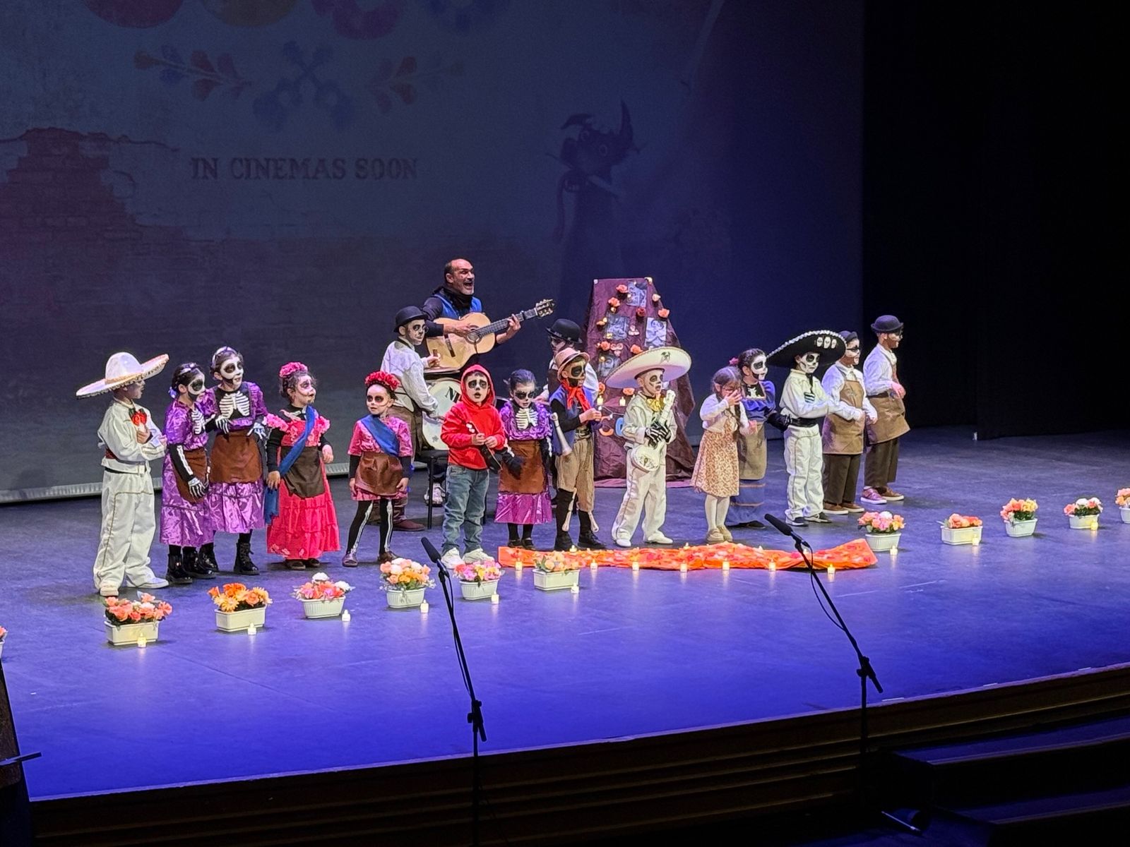 Uno de los grupos participantes en el Carnaval Infantil de Almería.