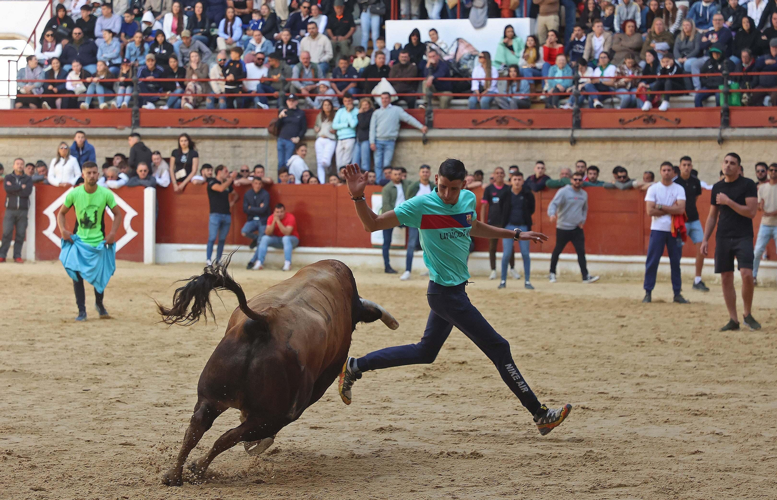 Las mejores fotos del Toro Embolao de Los Barrios 2024