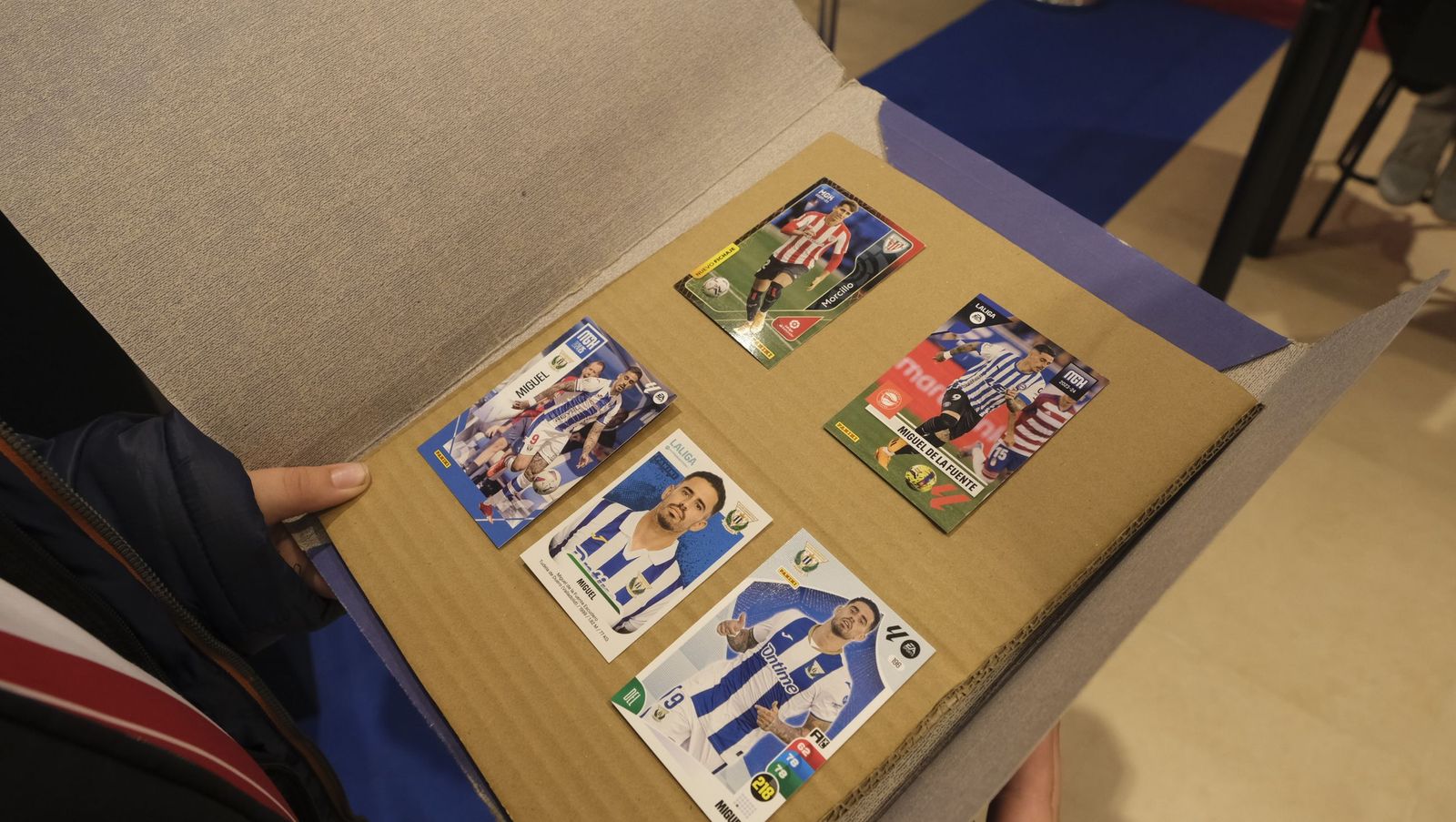 Jon Mocillo y Miguel de la Fuente firman autógrafos en Automotor Costa BMW