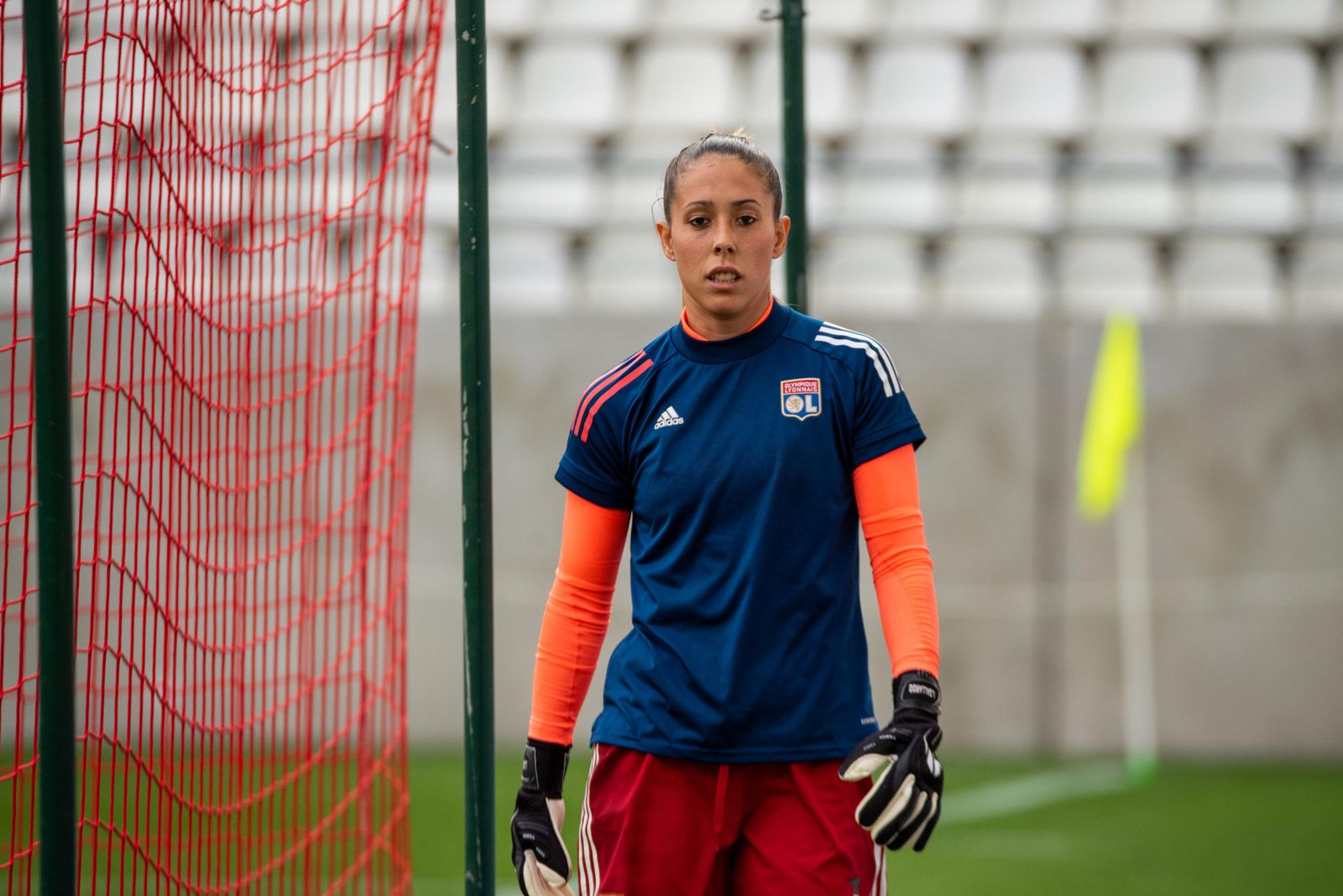 Lola Gallardo, con la camiseta del Lyon.