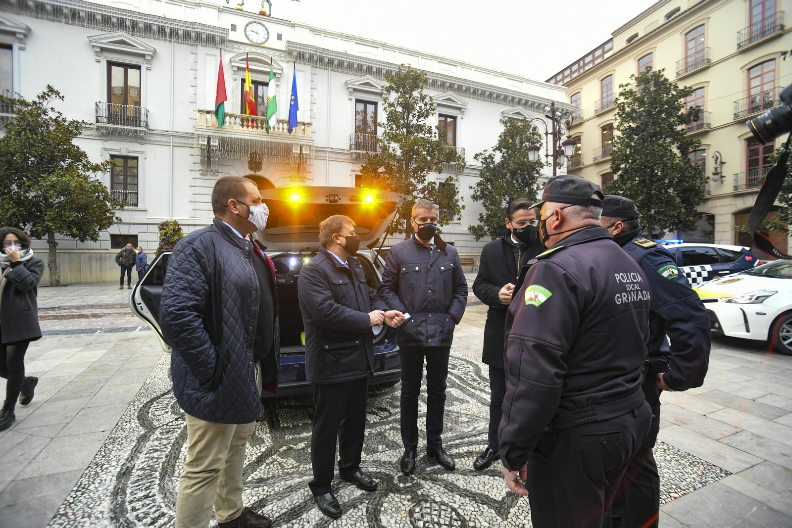 Fotos: los nuevos coches de la Policía Local de Granada, con desfibrilador