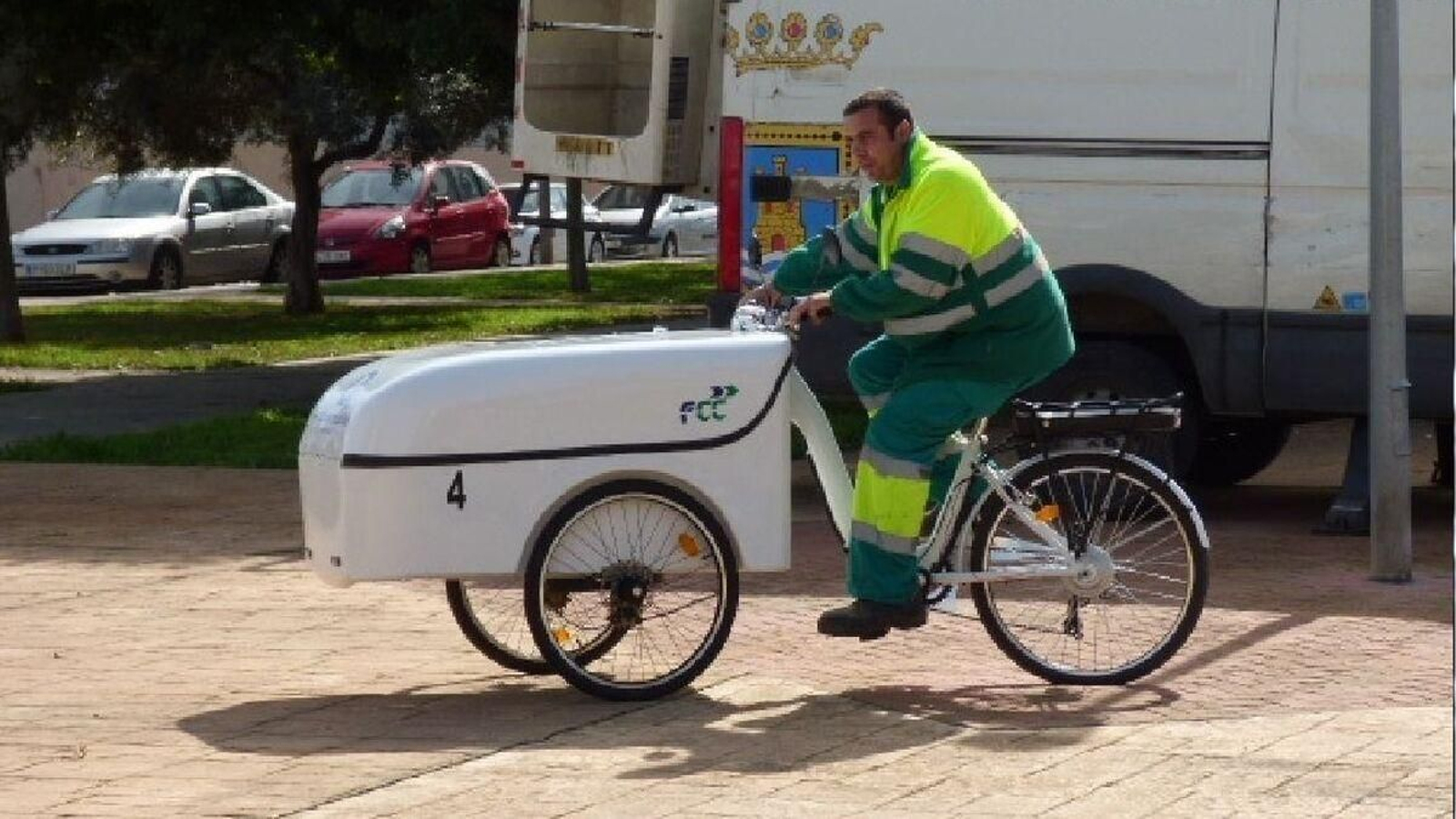 Una de las 40 bicicletas eléctricas del servicio, de las que solo funcionan diez.