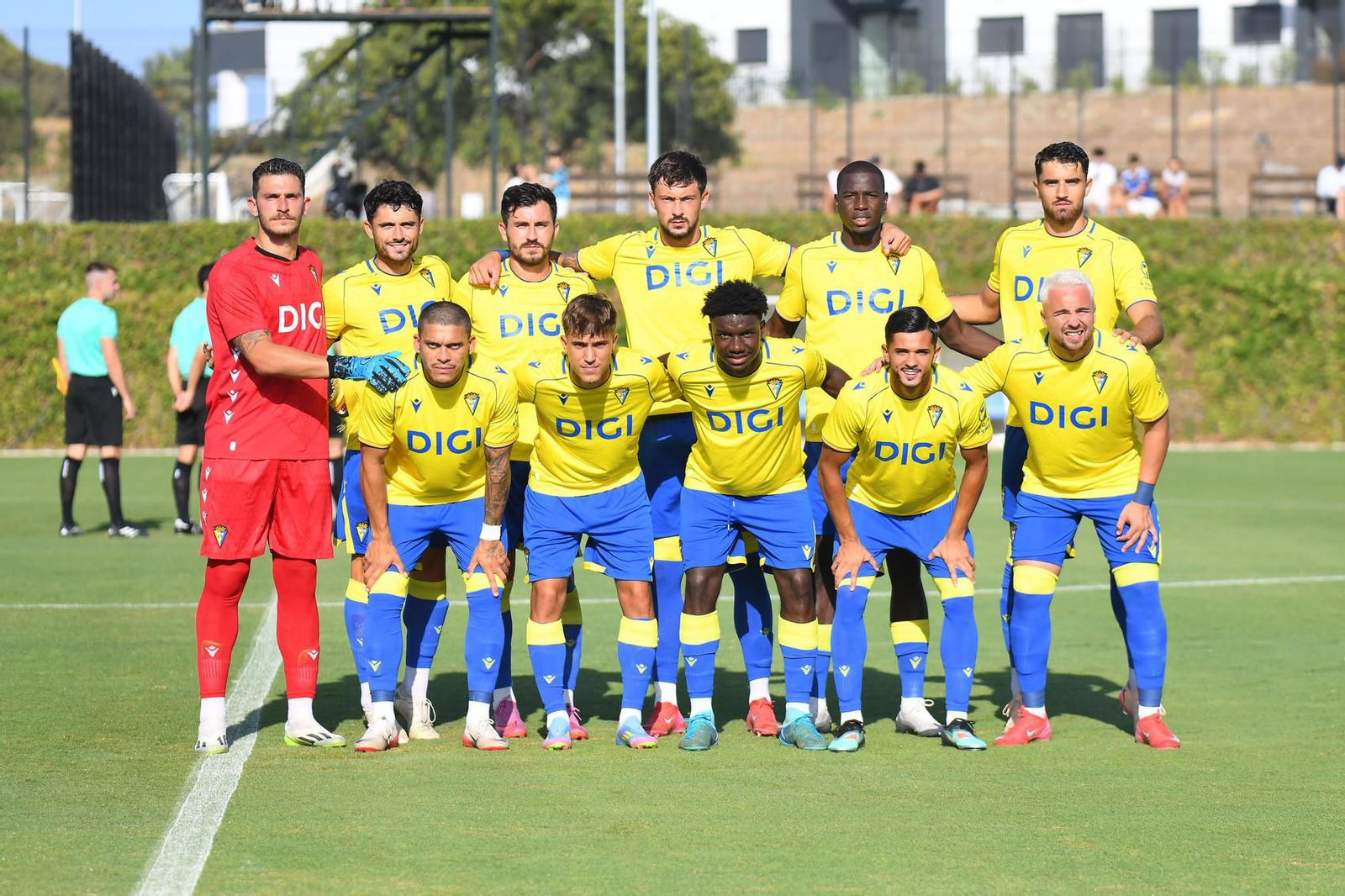Once inicial del Cádiz en el partido contra el Al-Sadd.