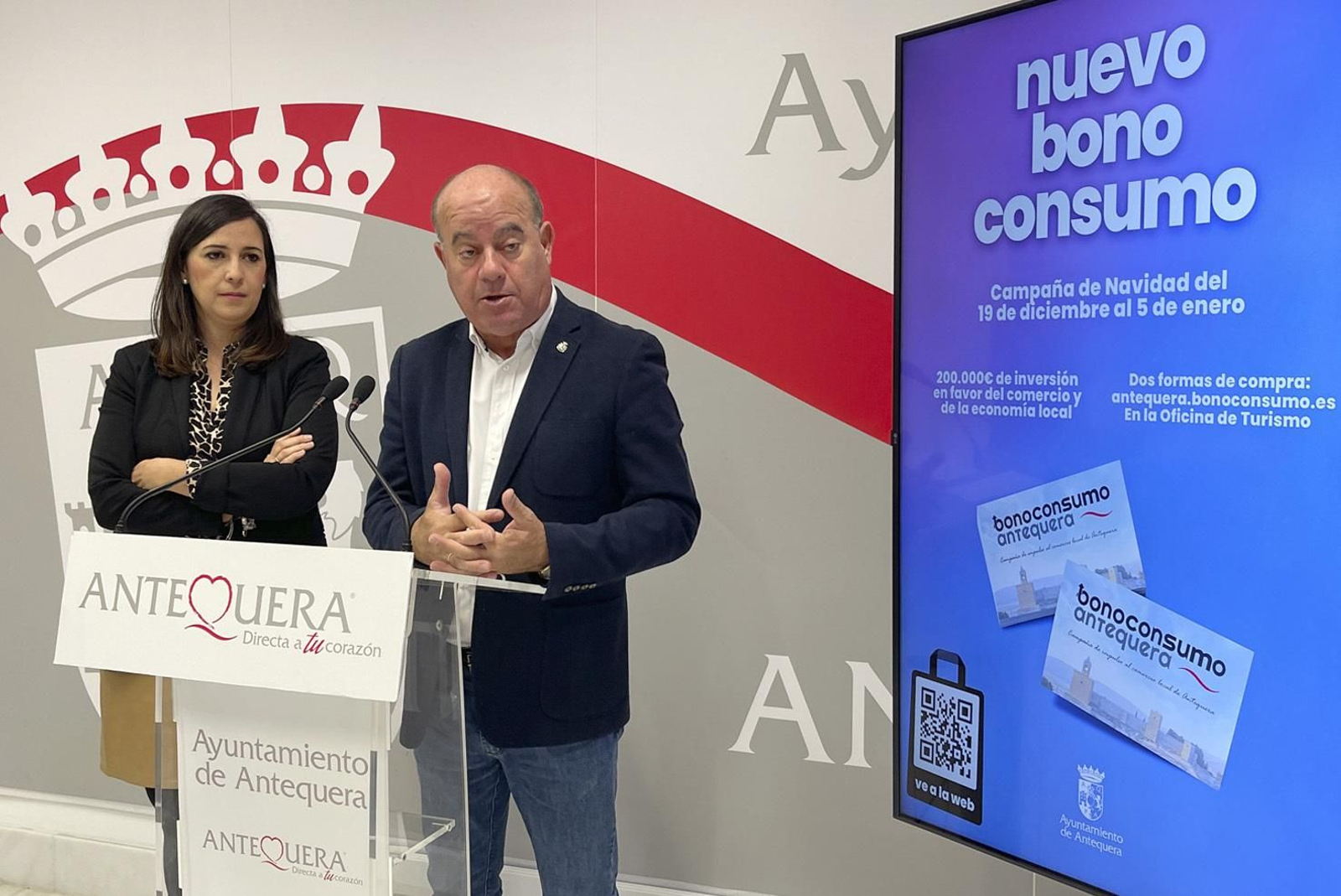 Manuel Barón y Ana Cebrián durante la presentación de la campaña de consumo.